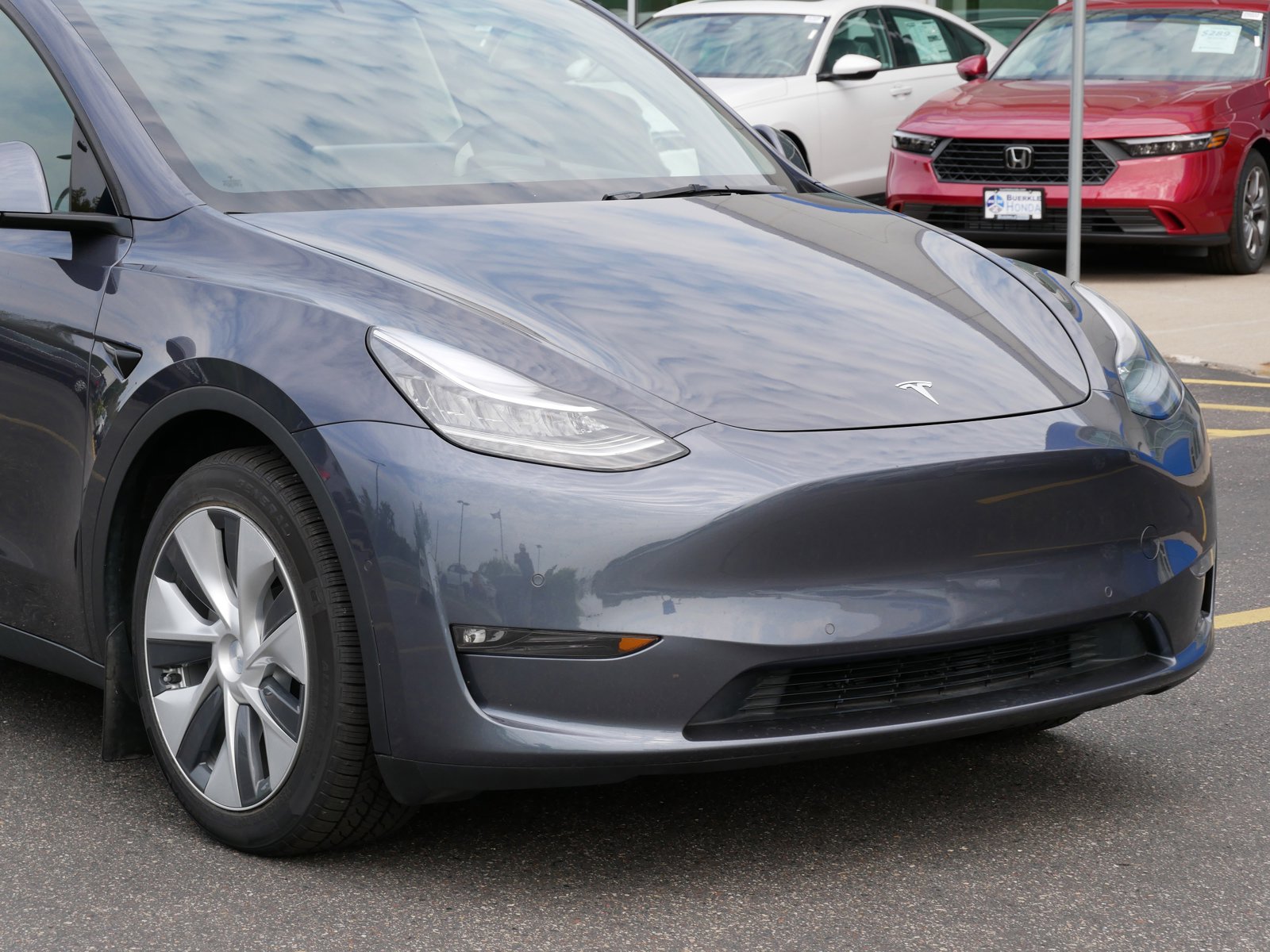 Used 2021 Tesla Model Y Long Range with VIN 5YJYGDEE9MF246045 for sale in Saint Paul, MN