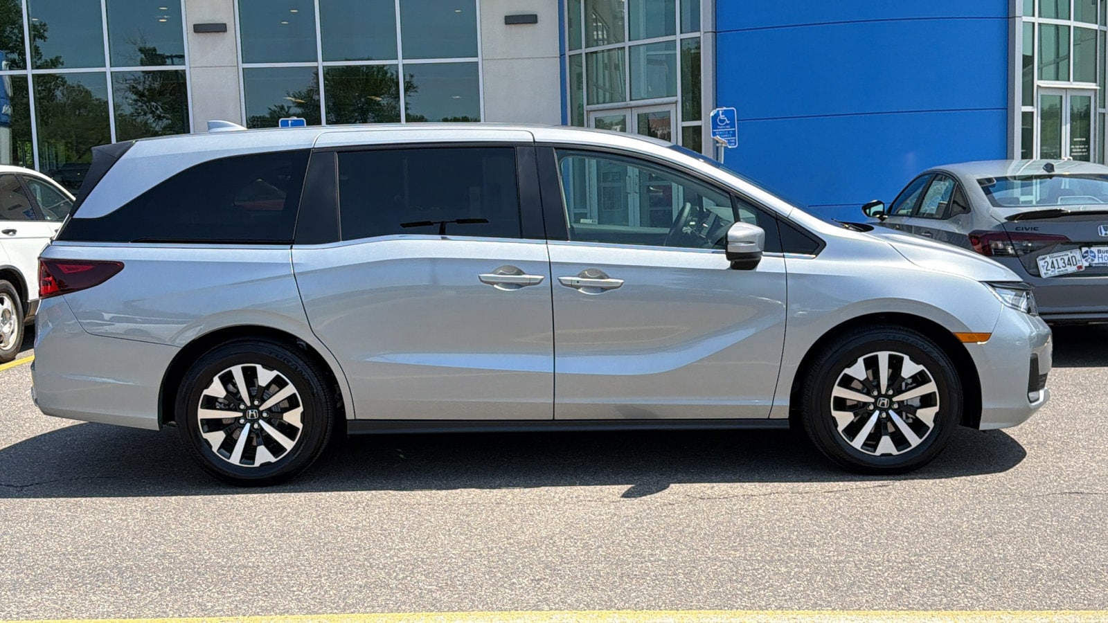 2026 Honda Odyssey EX-L - Photo 5