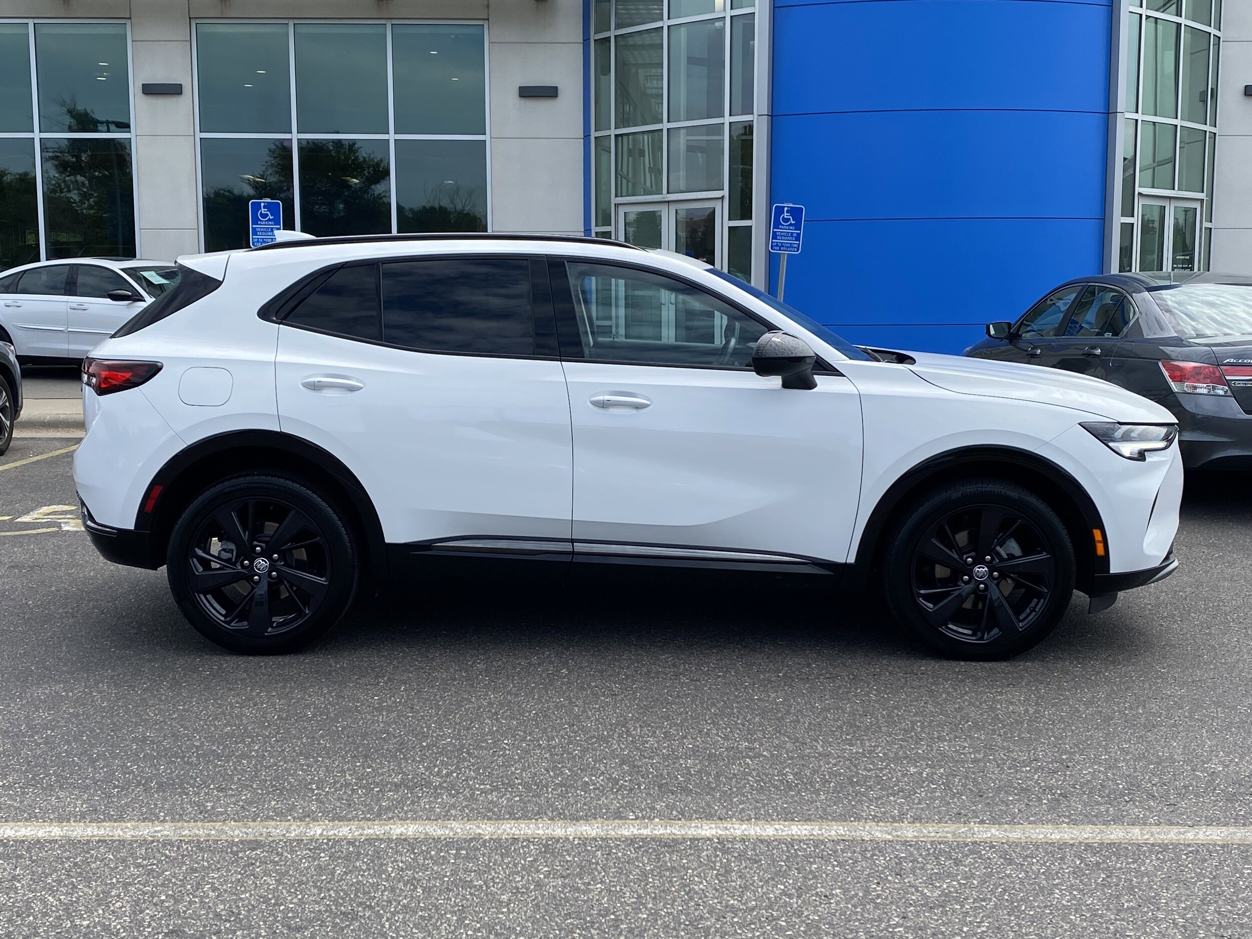 2023 Buick Envision Essence photo 4