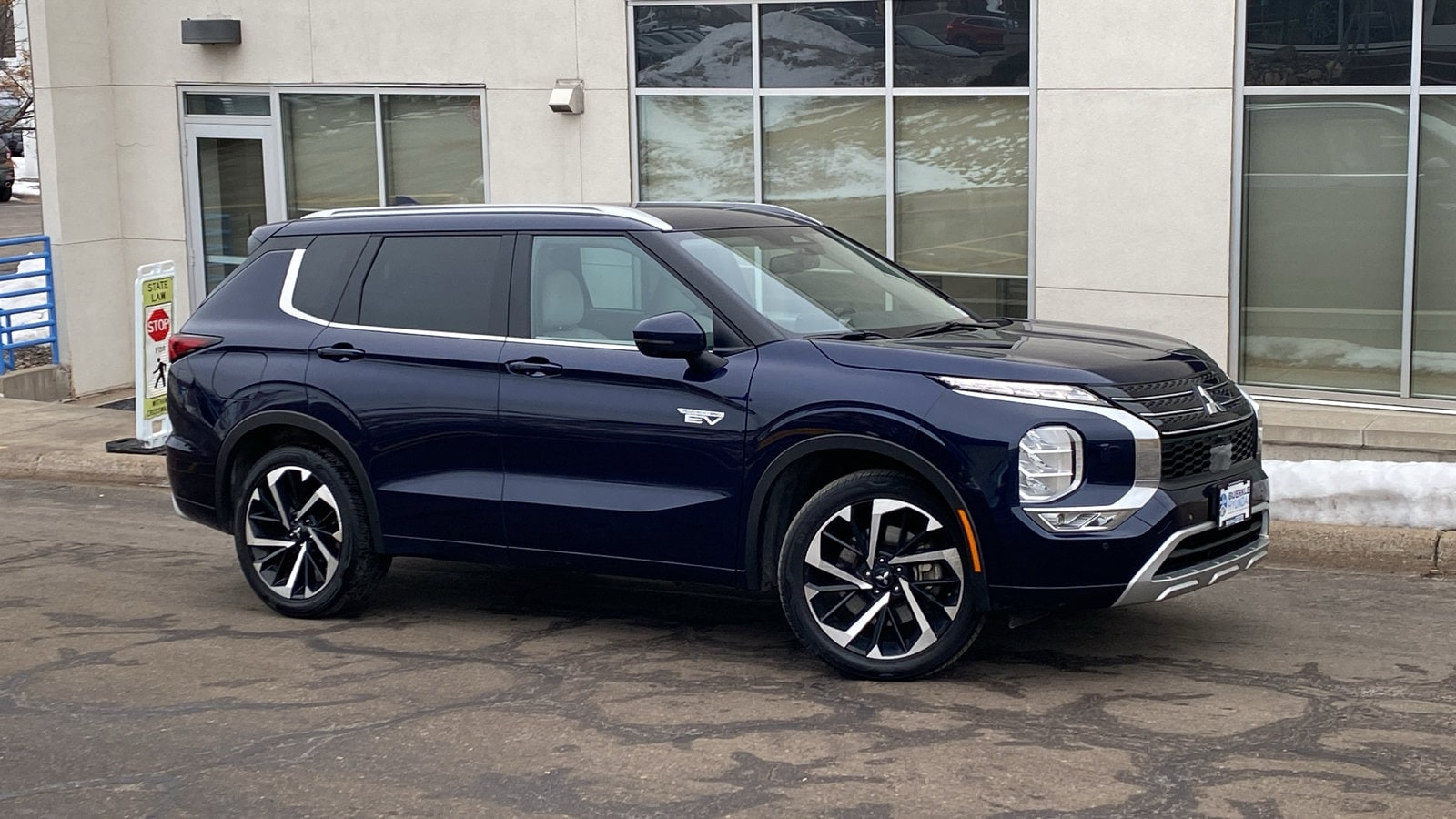 2023 Mitsubishi Outlander Plug-in Hybrid SEL S-AWC's photo