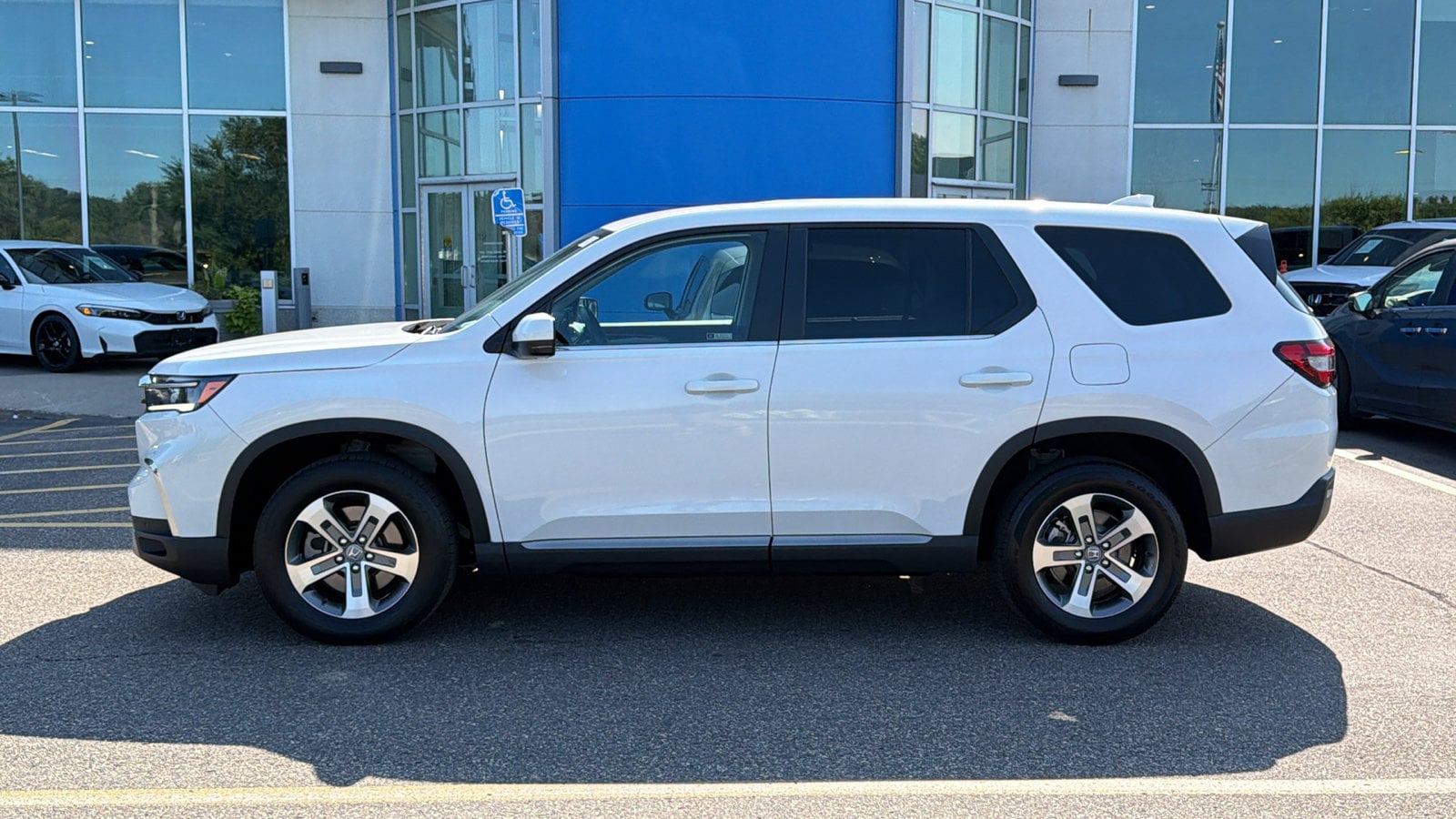 2023 Honda Pilot EX-L - Photo 10