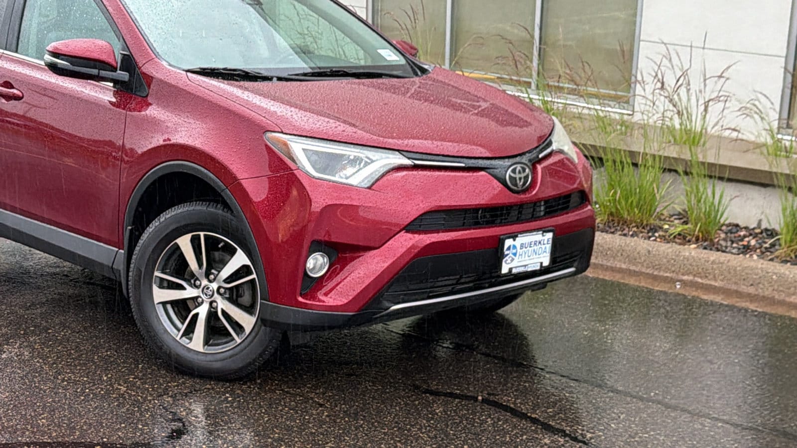 Used 2018 Toyota RAV4 XLE with VIN 2T3RFREV4JW712393 for sale in Saint Paul, Minnesota