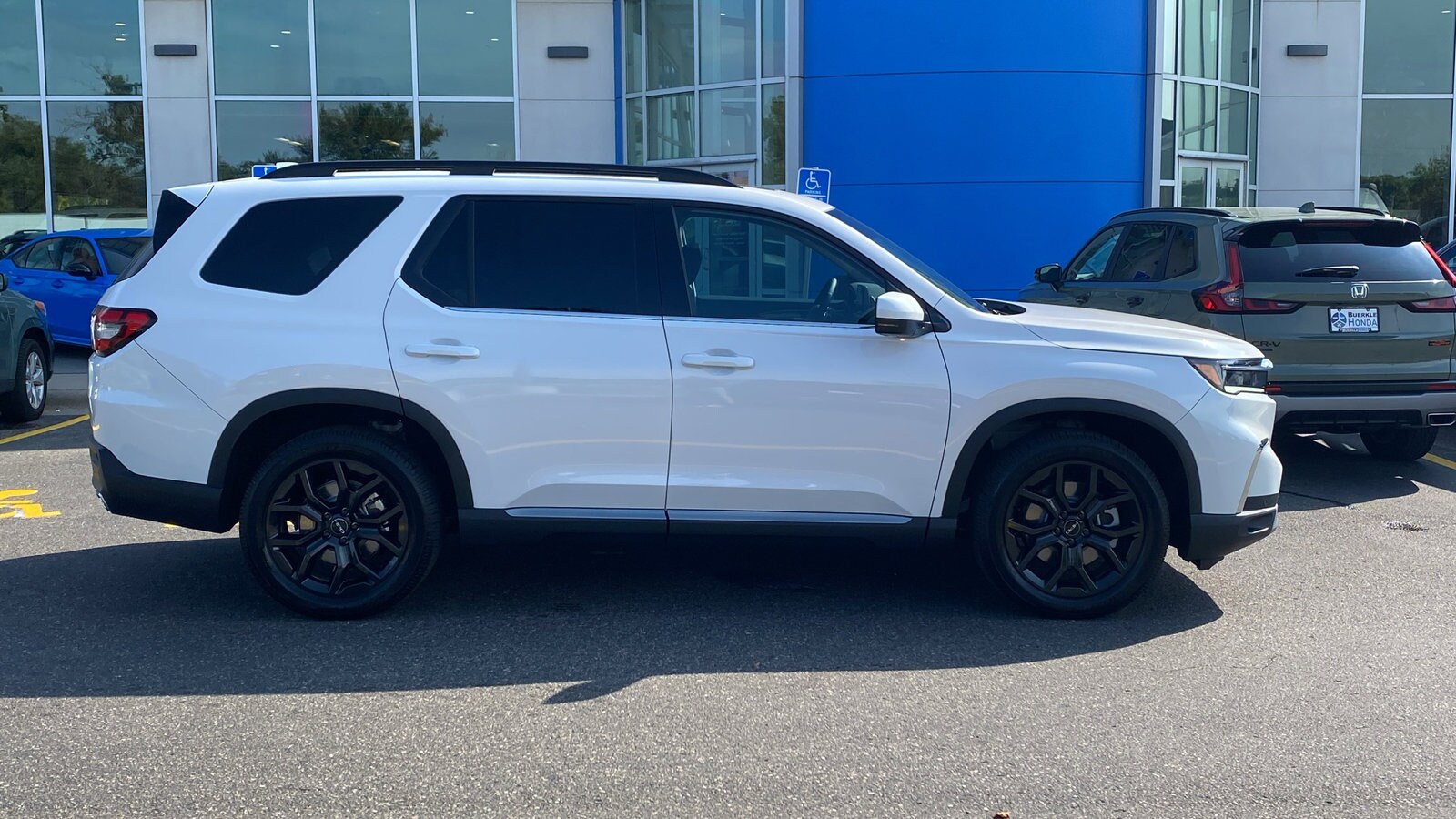 2025 Honda Pilot Touring photo 4