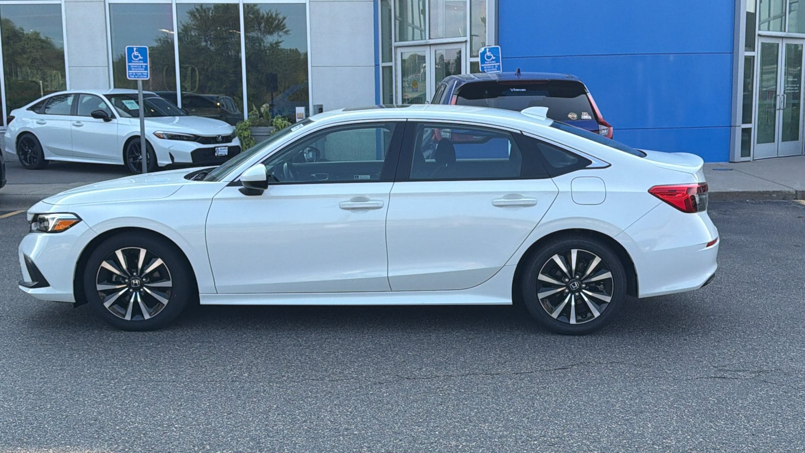 2024 Honda Civic EX - Photo 9