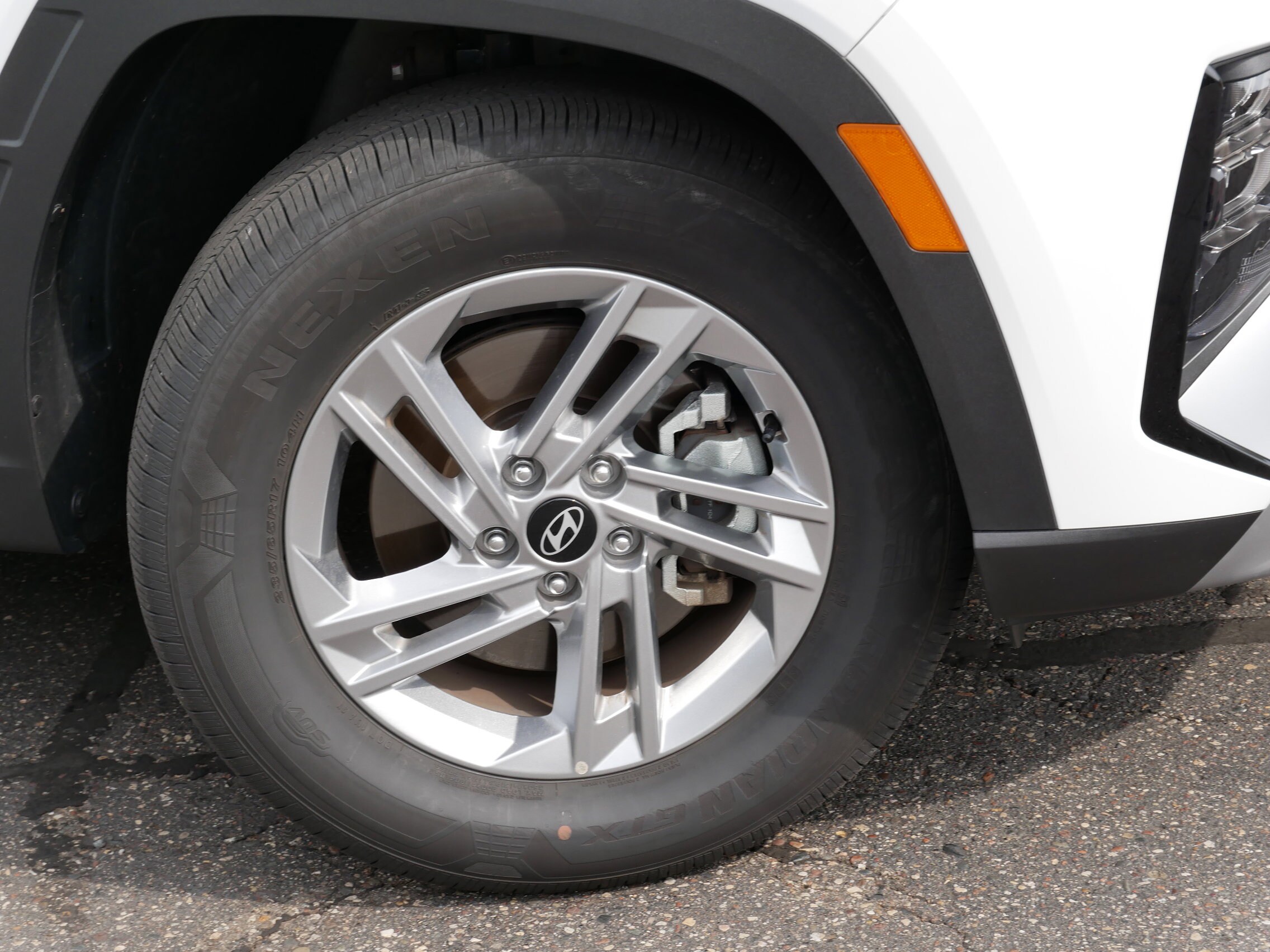 2025 Hyundai Tucson SE photo 3