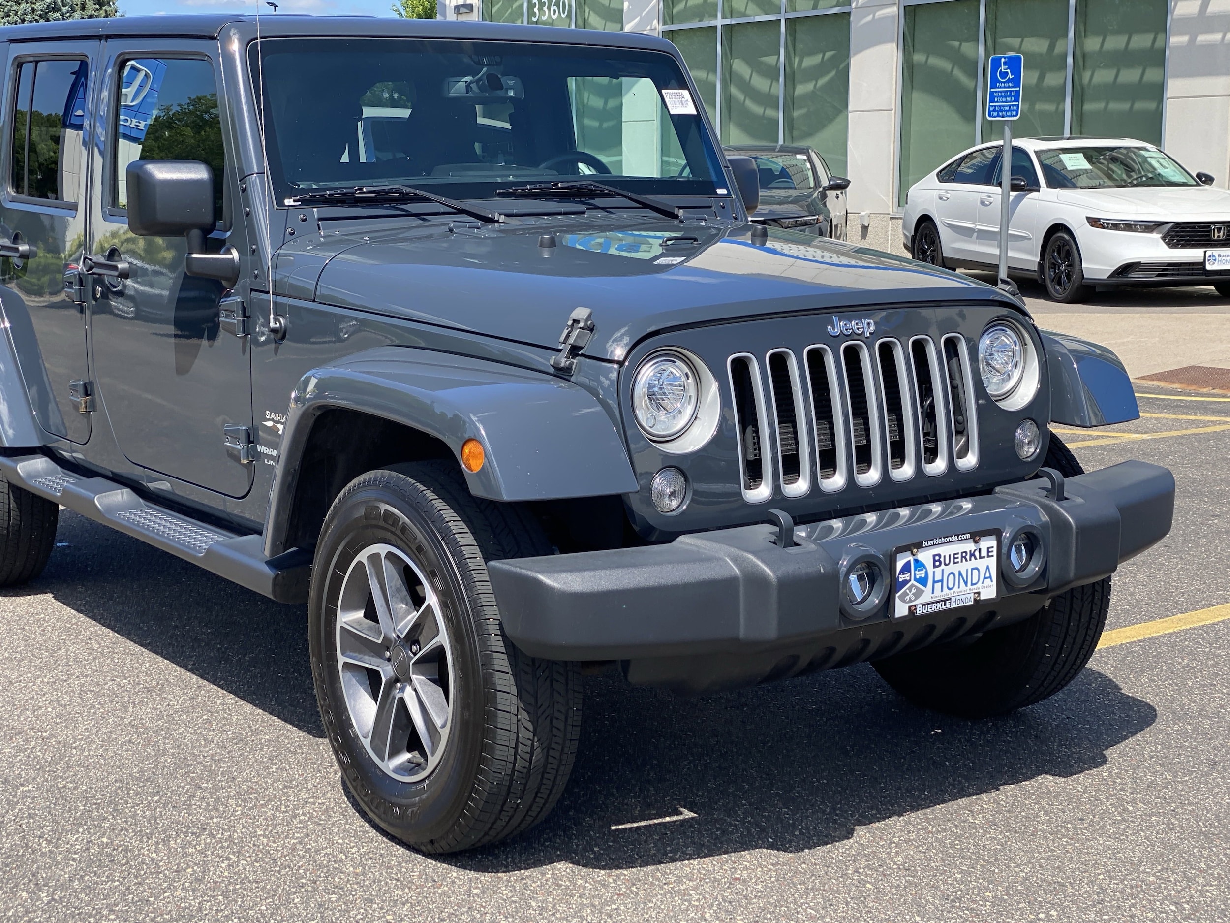 Used 2018 Jeep Wrangler JK Unlimited Sahara with VIN 1C4BJWEGXJL916392 for sale in Saint Paul, Minnesota