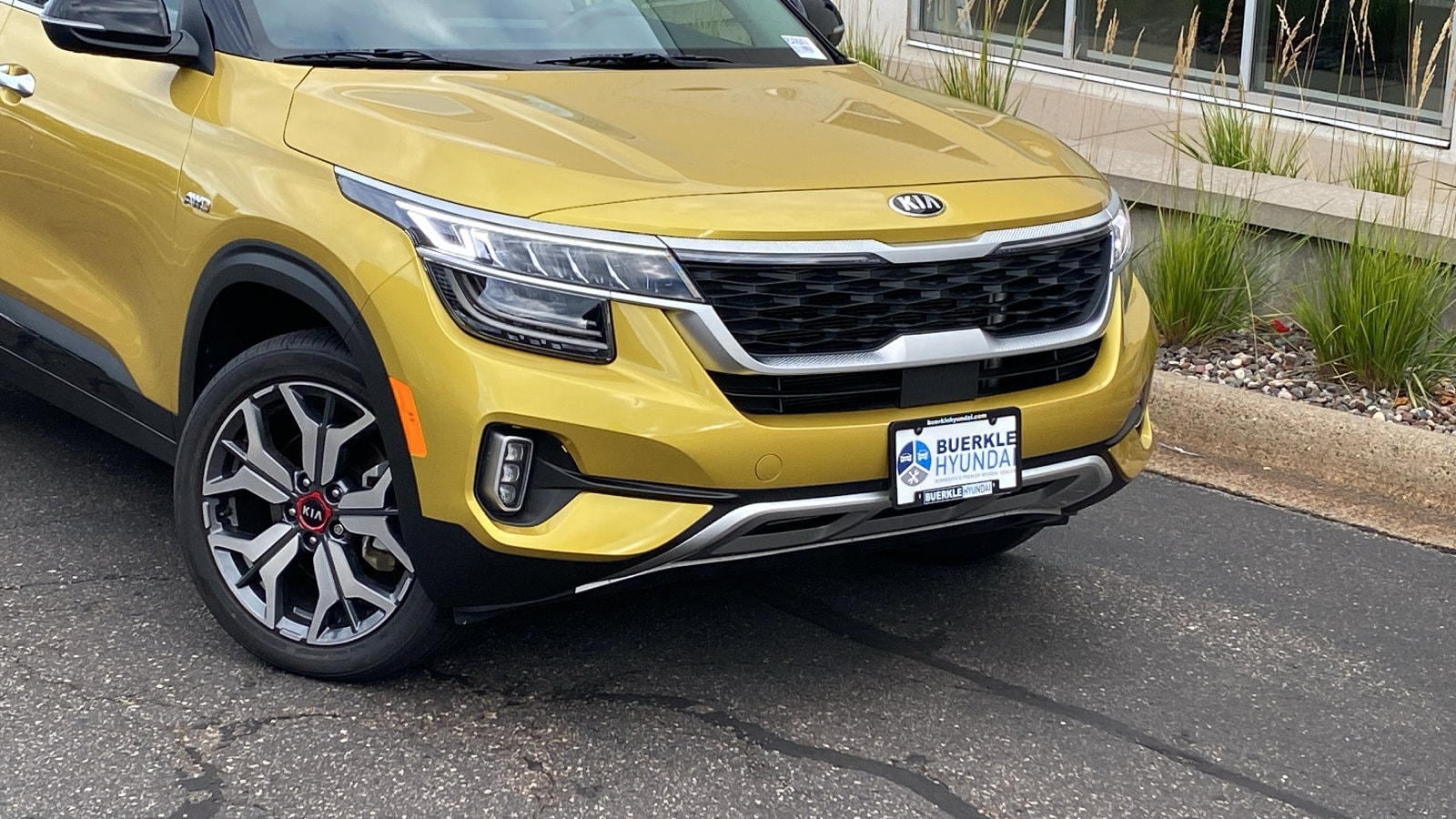 Used 2021 Kia Seltos SX with VIN KNDETCA20M7214983 for sale in Saint Paul, Minnesota