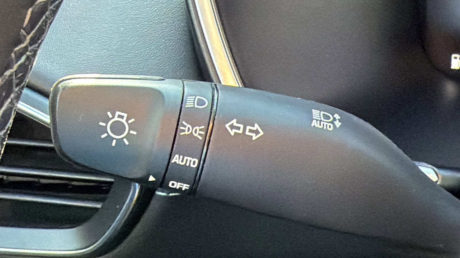 2023 Hyundai Santa Fe Limited - Photo 26