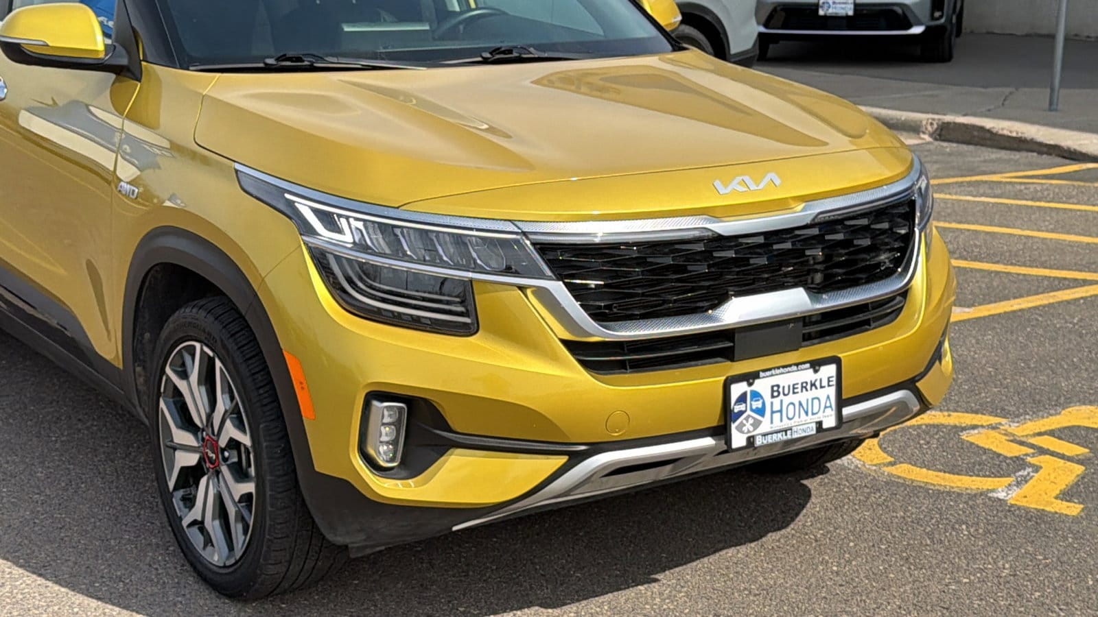 Used 2023 Kia Seltos SX with VIN KNDETCA22P7434467 for sale in Saint Paul, Minnesota