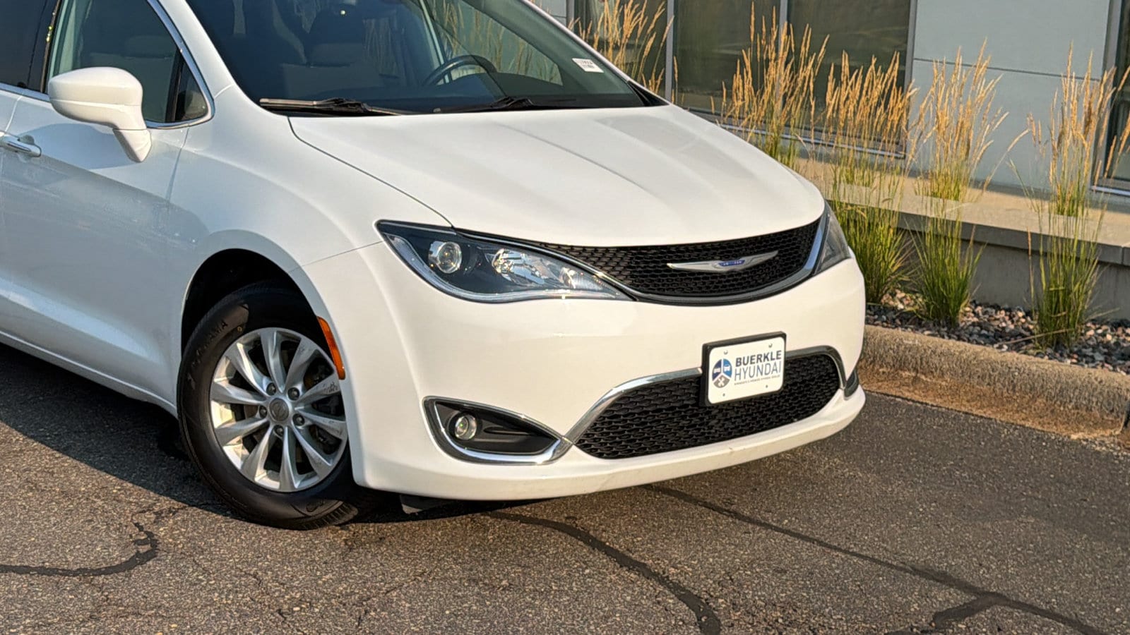 Used 2019 Chrysler Pacifica Touring Plus with VIN 2C4RC1FGXKR588264 for sale in Saint Paul, Minnesota