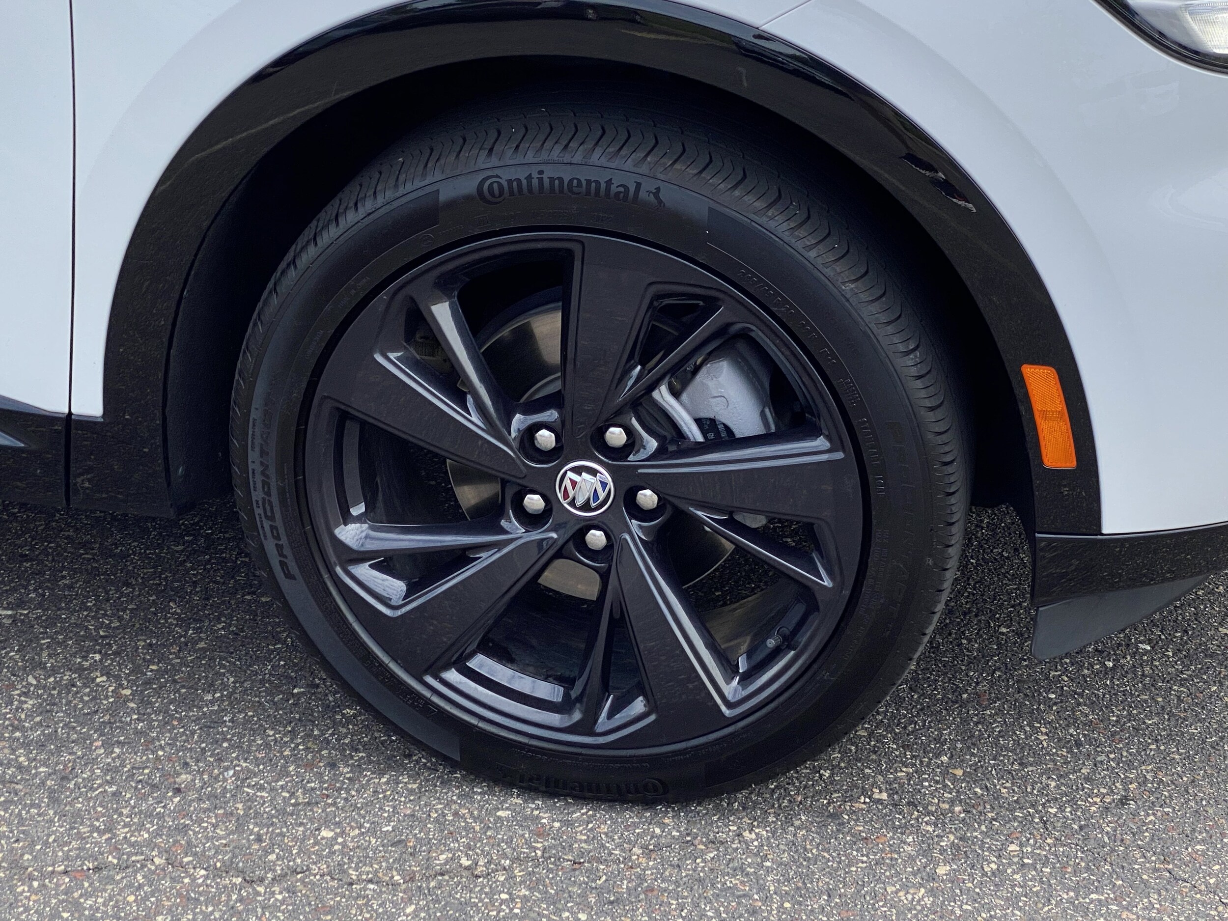 2023 Buick Envision Essence photo 3