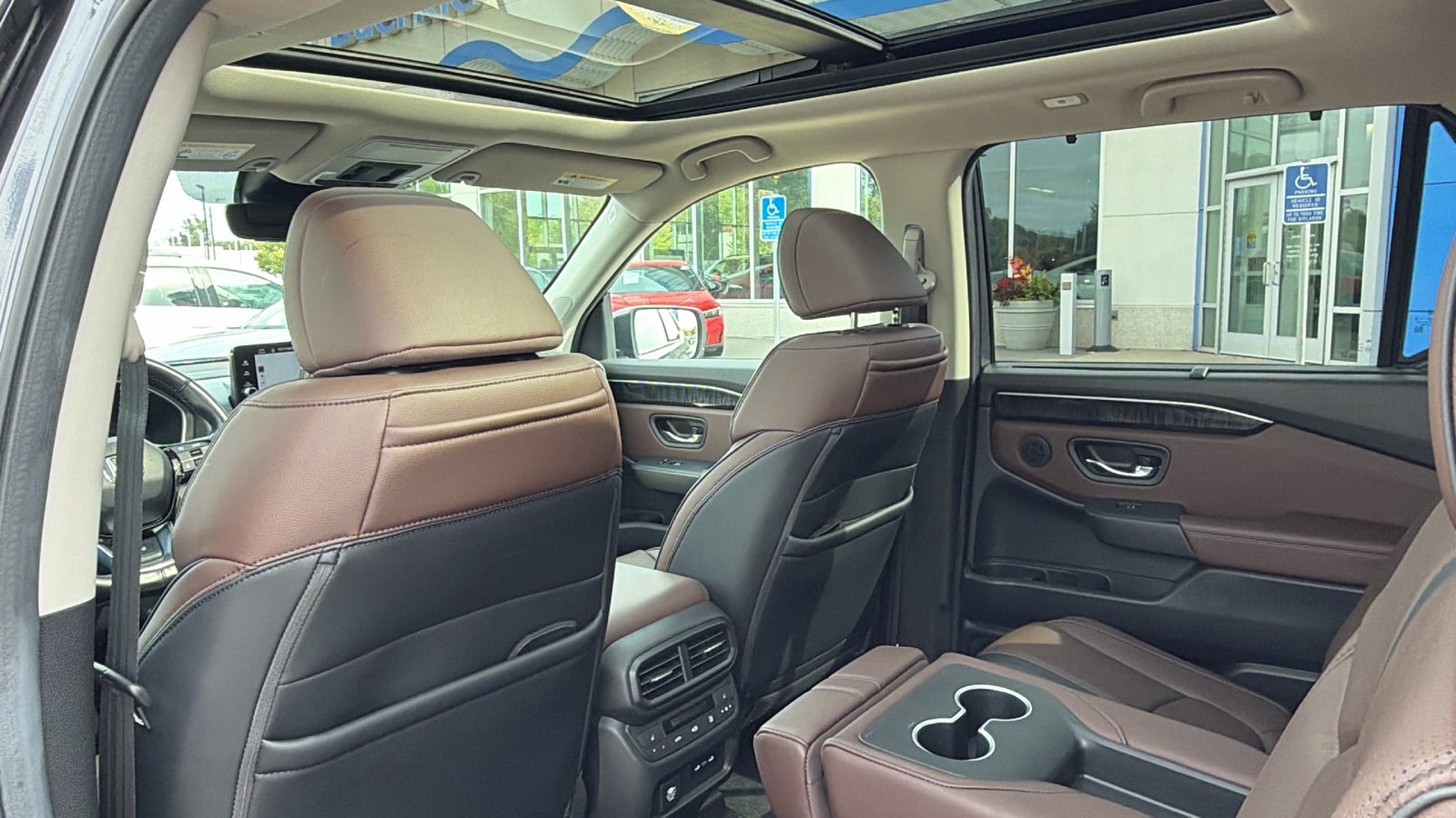 2025 Honda Pilot Elite - Photo 13