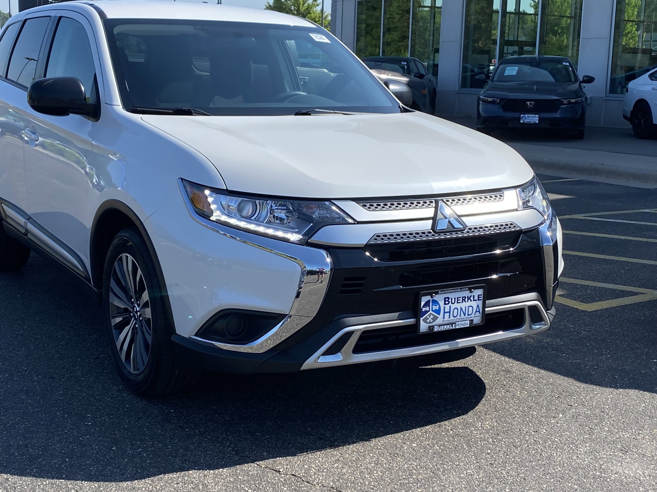 Used 2020 Mitsubishi Outlander ES with VIN JA4AZ3A38LZ039210 for sale in Saint Paul, Minnesota