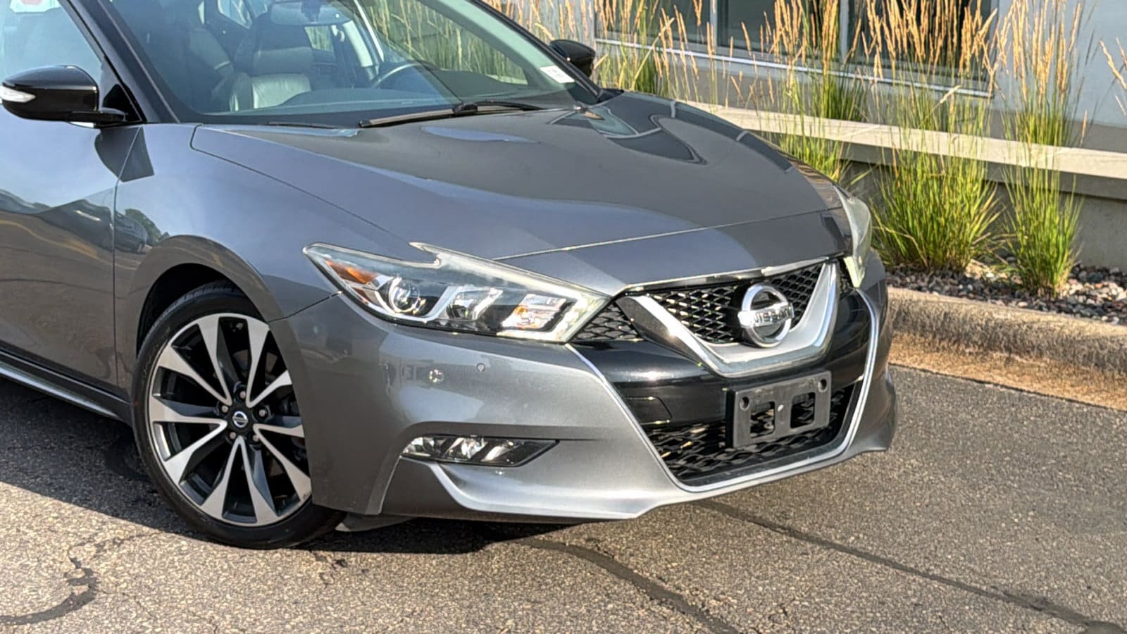 Used 2017 Nissan Maxima SR with VIN 1N4AA6AP2HC363058 for sale in Saint Paul, Minnesota