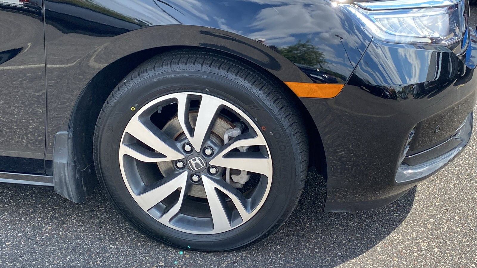 2023 Honda Odyssey Touring photo 2