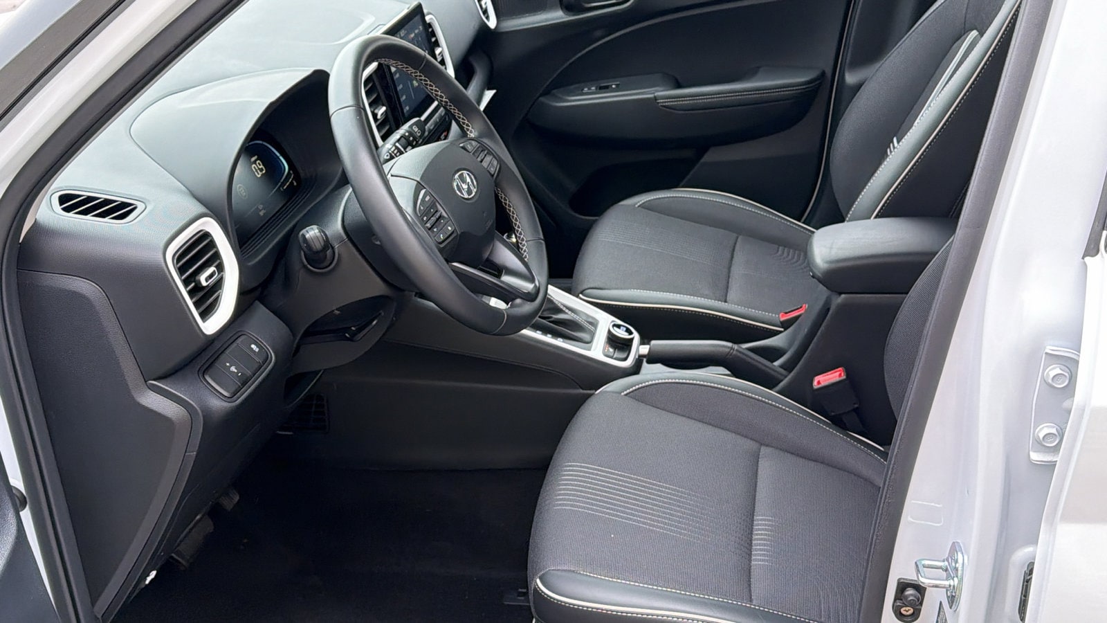 2026 Hyundai Venue SEL - Photo 10