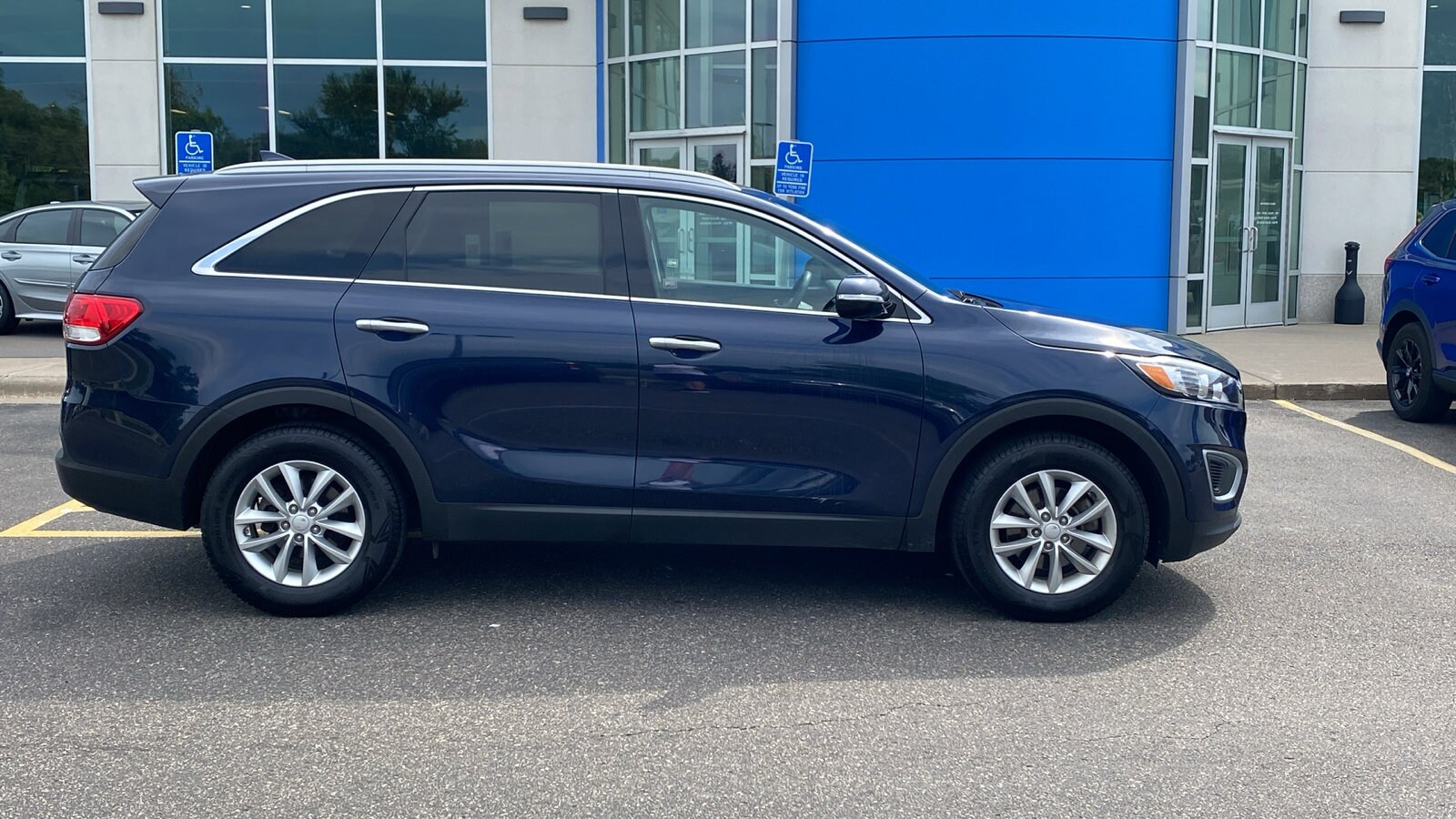 2018 Kia Sorento LX photo 2