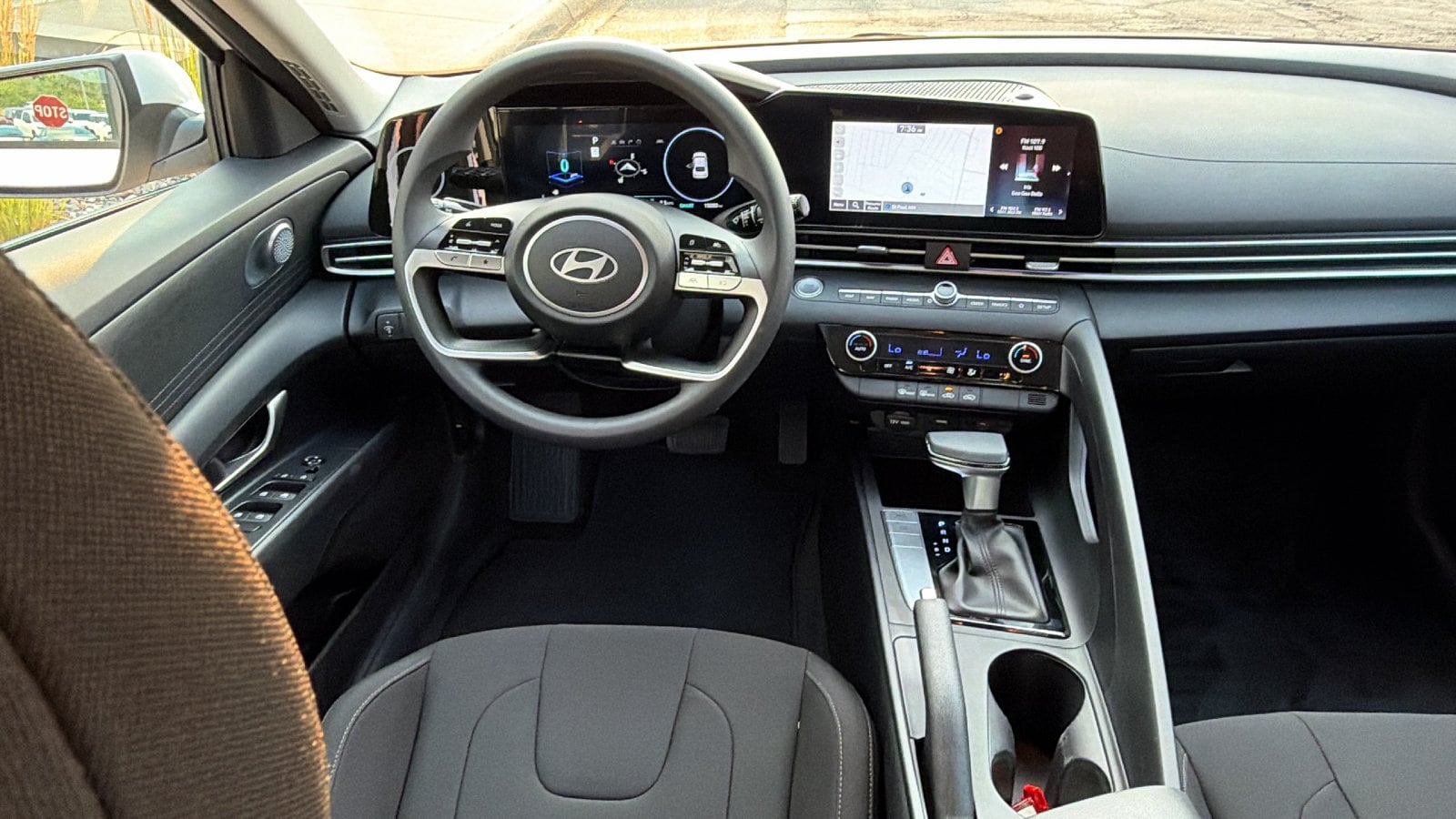 2024 Hyundai Elantra SEL - Photo 13