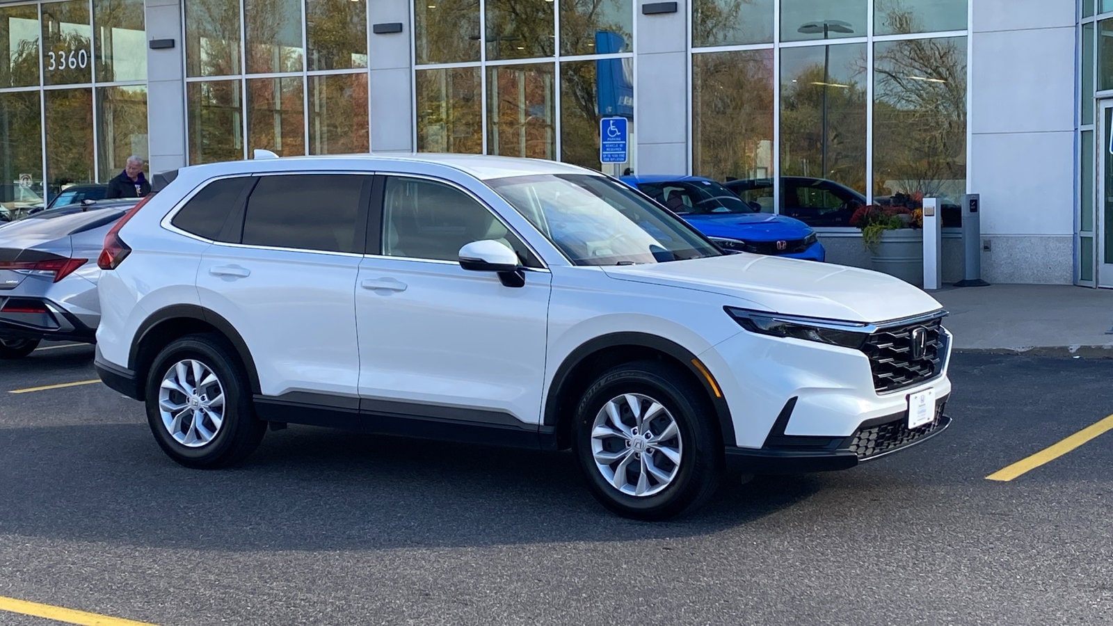 2025 Honda CR-V LX's photo