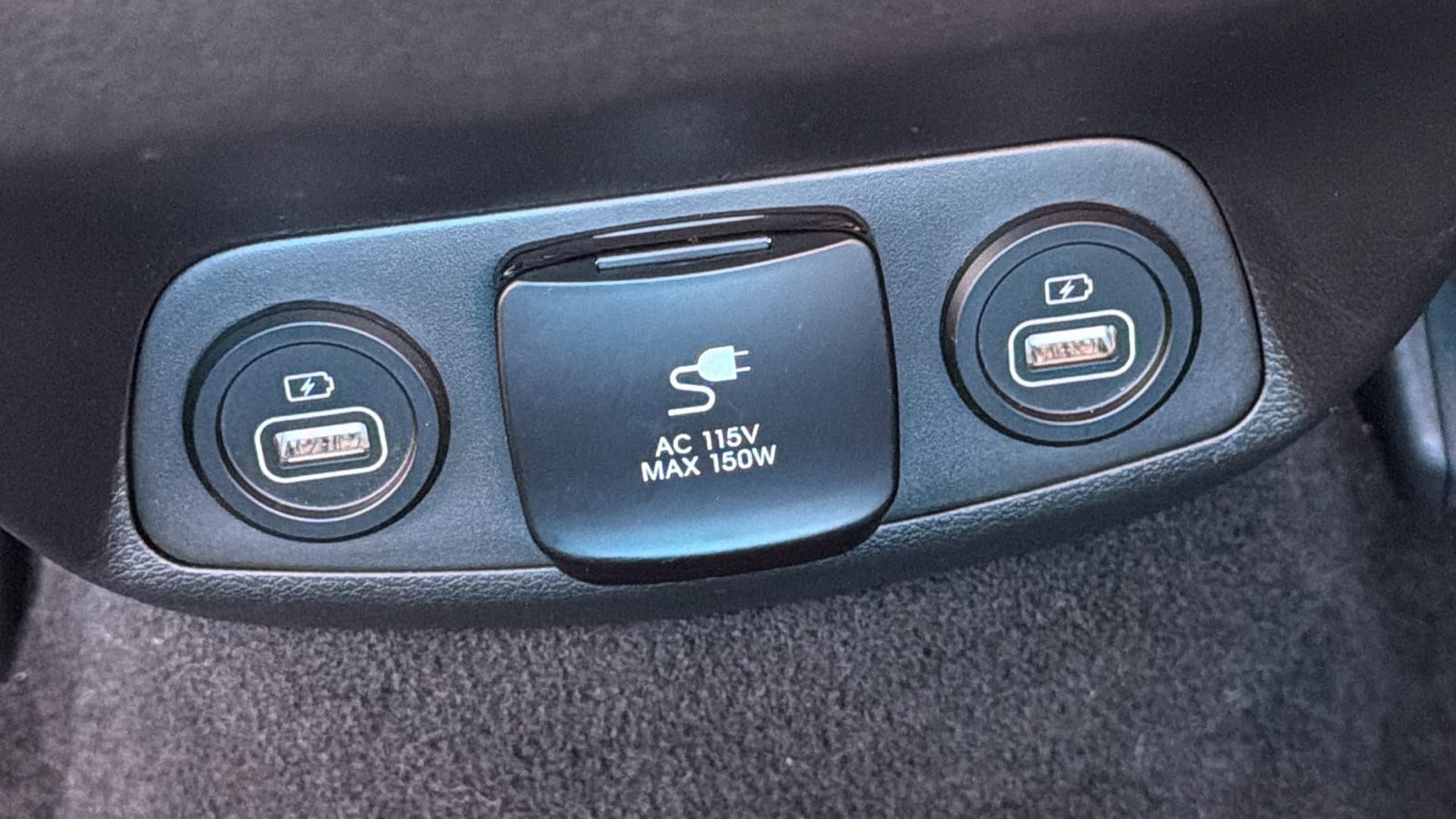 2023 Hyundai Santa Fe Limited - Photo 17