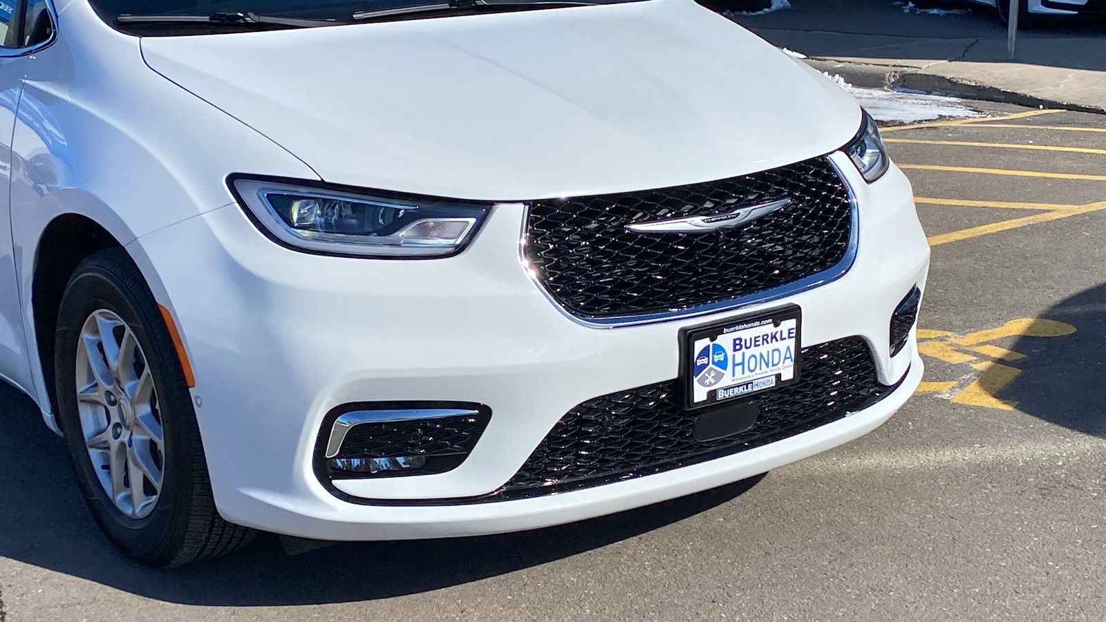 Used 2025 Chrysler Pacifica Select with VIN 2C4RC1BG2SR522863 for sale in Saint Paul, Minnesota