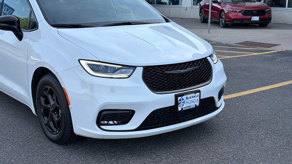 Used 2024 Chrysler Pacifica Plug-In Hybrid Select Van Passenger Van