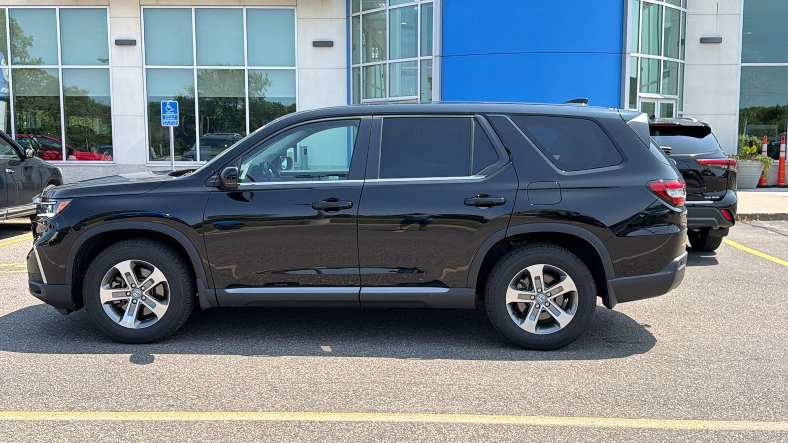 2023 Honda Pilot EX-L - Photo 5