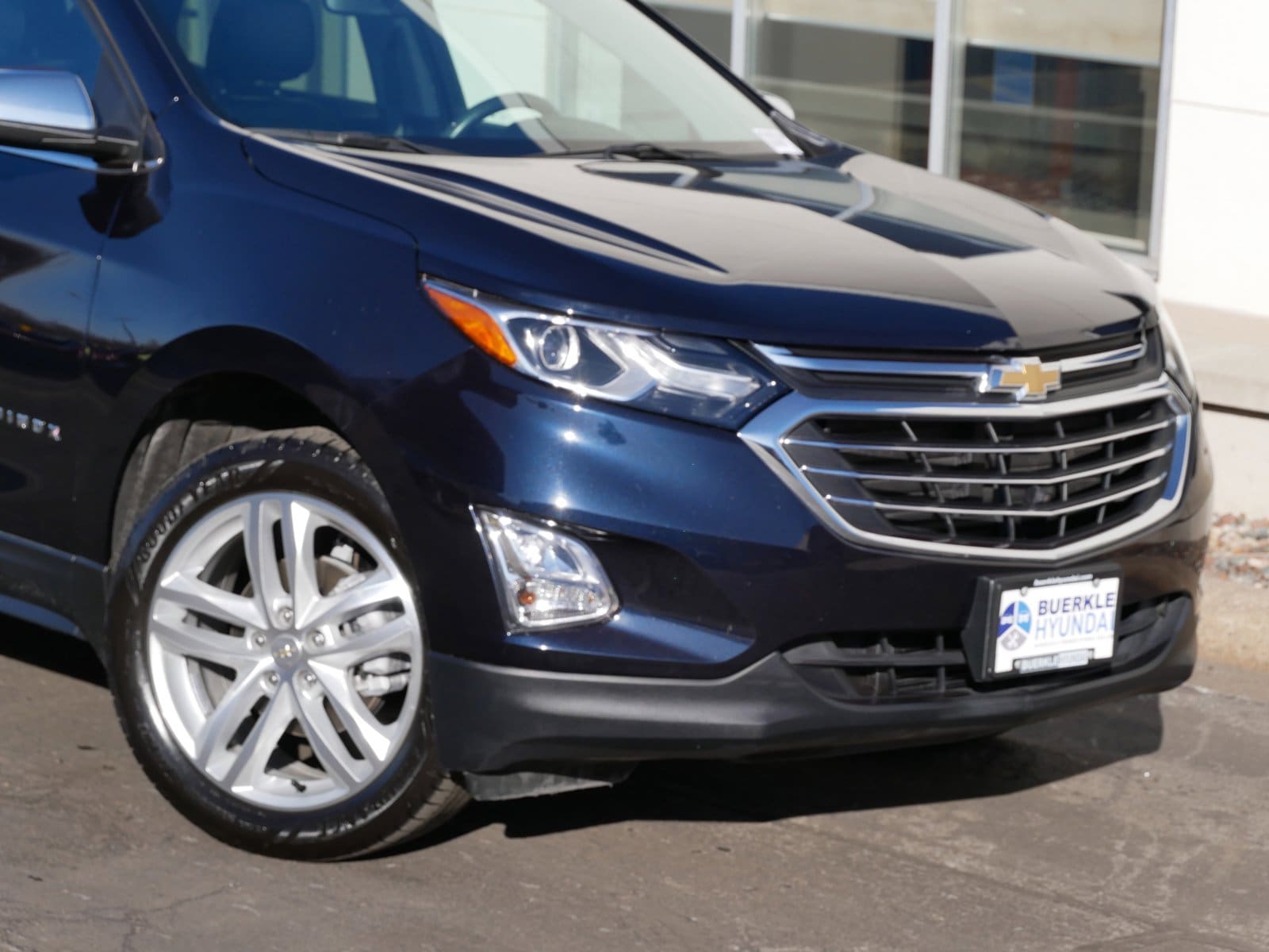 Used 2021 Chevrolet Equinox Premier with VIN 3GNAXXEVXMS140348 for sale in Saint Paul, Minnesota