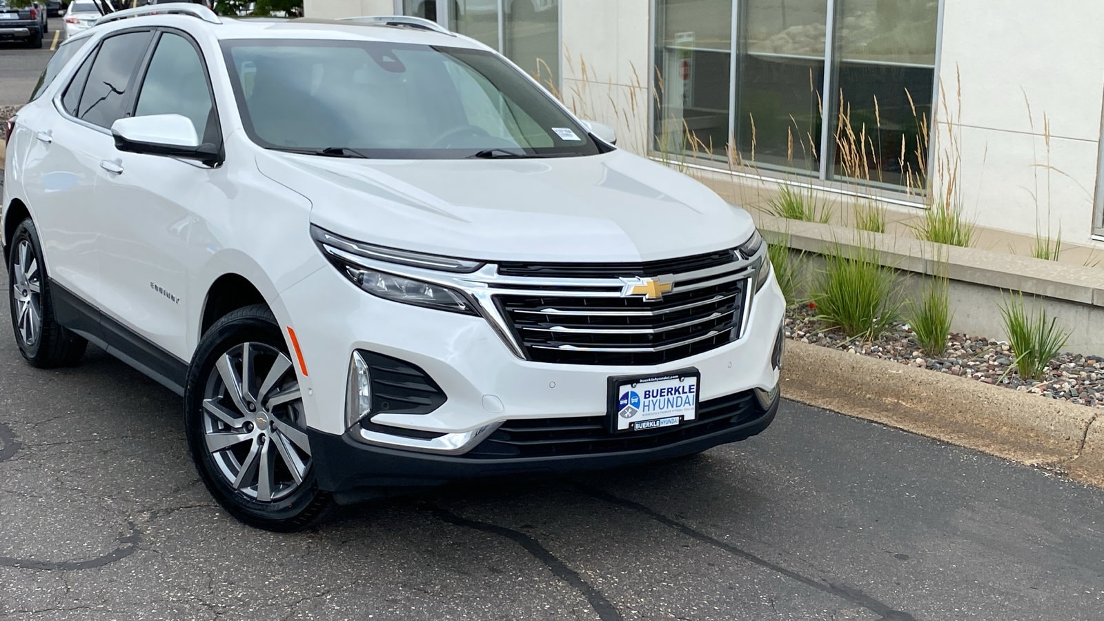Used 2022 Chevrolet Equinox Premier with VIN 3GNAXXEV9NS187615 for sale in Saint Paul, Minnesota