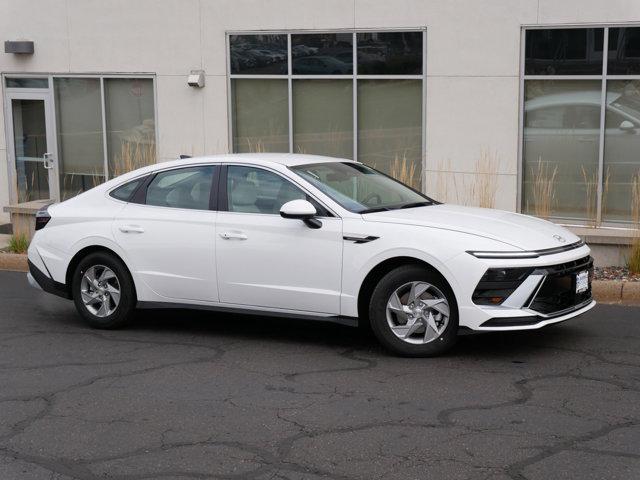 2025 Hyundai Sonata SE's photo