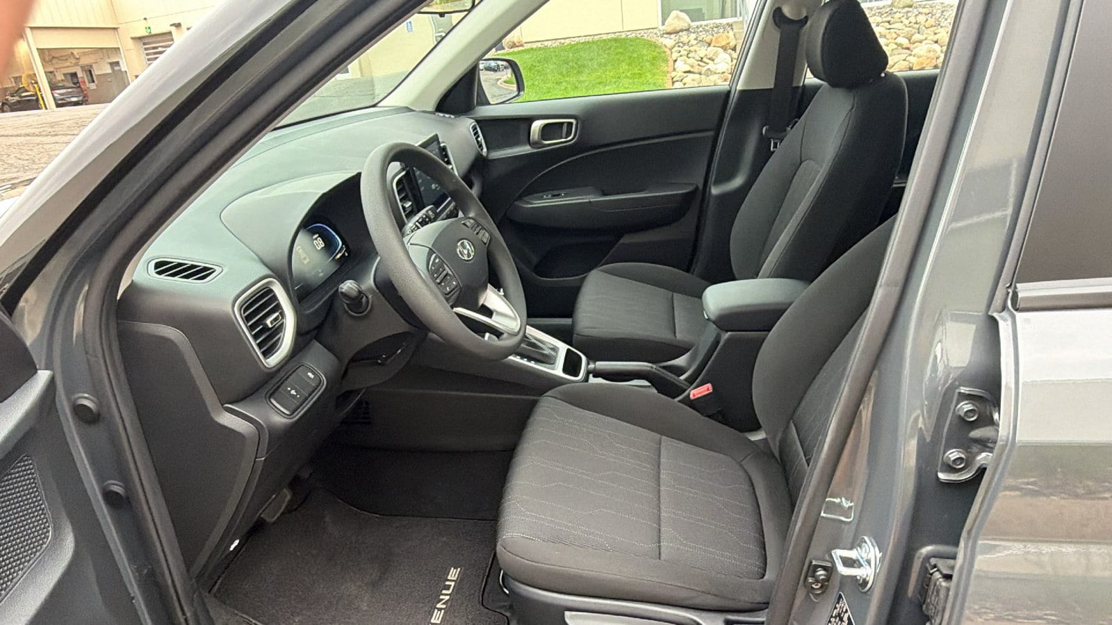 2025 Hyundai Venue SE - Photo 10