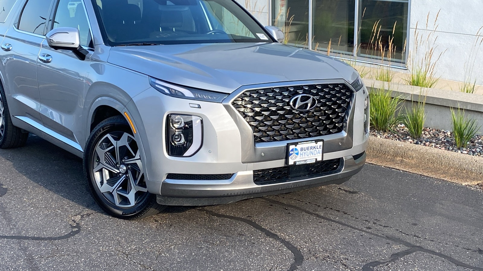 Certified 2022 Hyundai Palisade Calligraphy with VIN KM8R7DHE1NU358052 for sale in Saint Paul, Minnesota