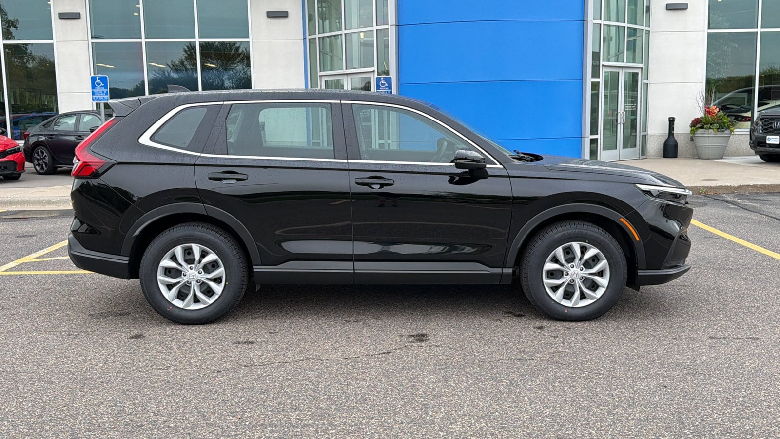 2024 Honda CR-V LX - Photo 4