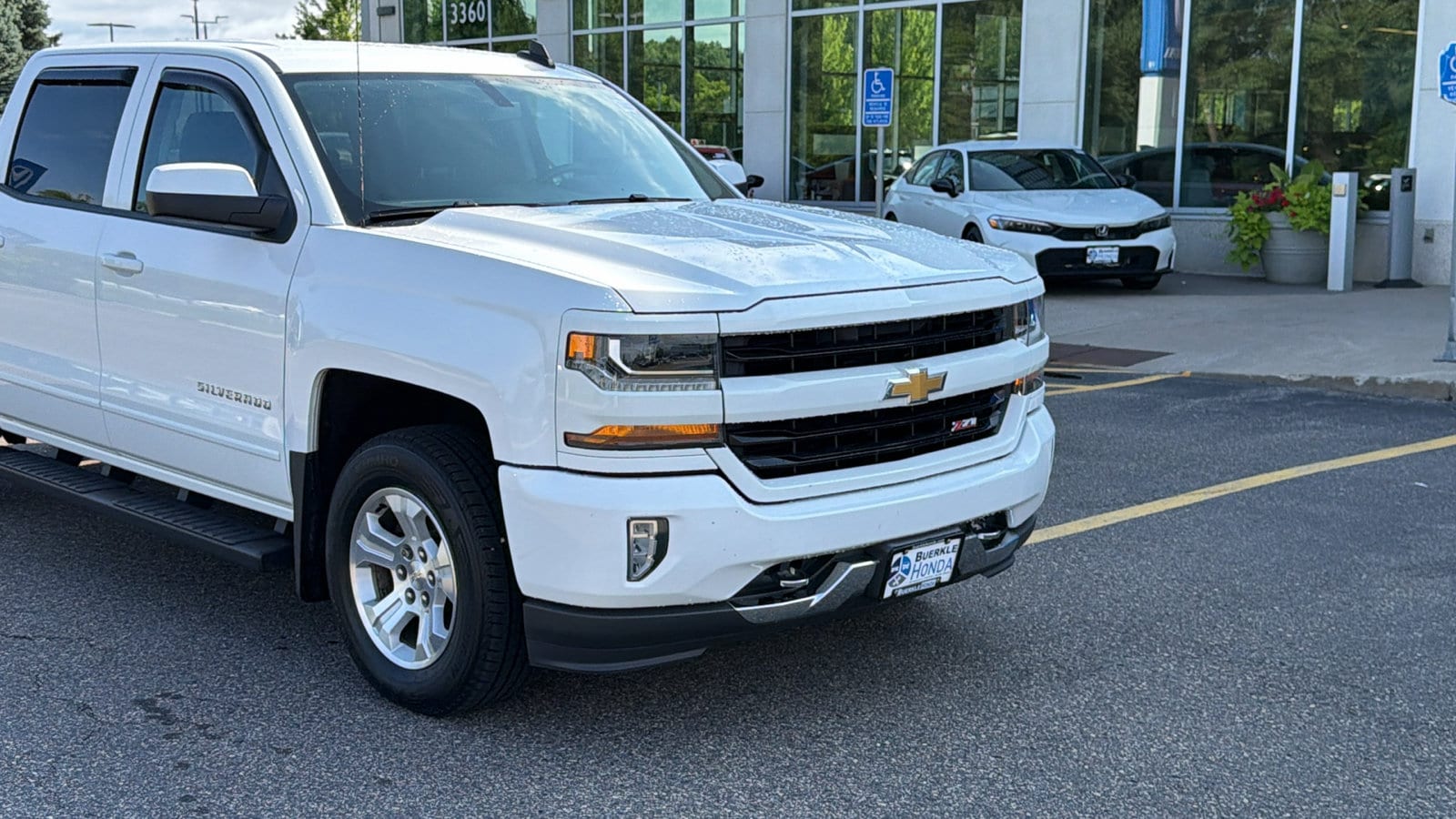 Used 2018 Chevrolet Silverado 1500 LT Z71 with VIN 3GCUKRECXJG634609 for sale in Saint Paul, Minnesota
