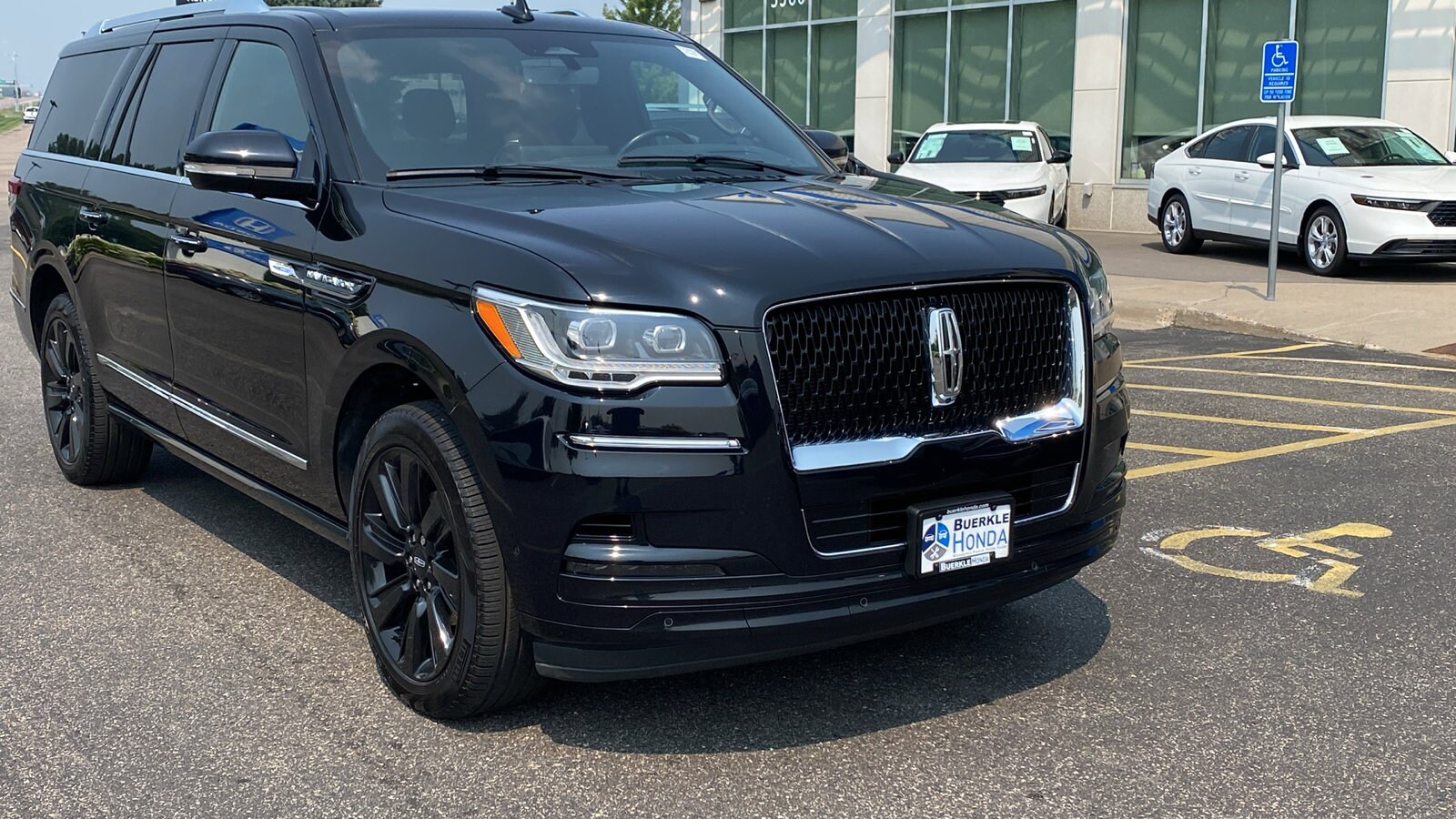 2023 Lincoln Navigator L Reserve photo 3