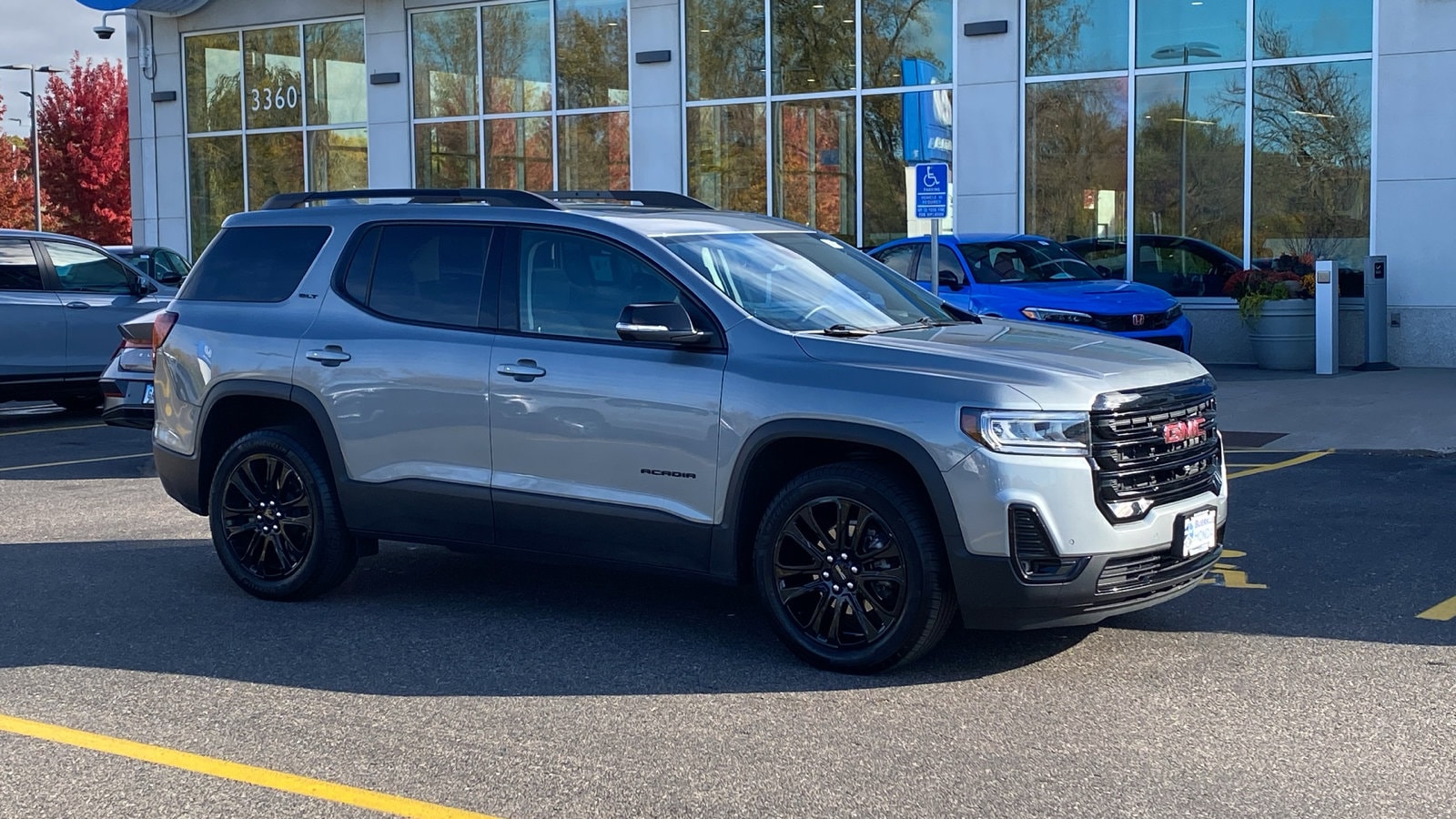 2023 GMC Acadia SLT's photo