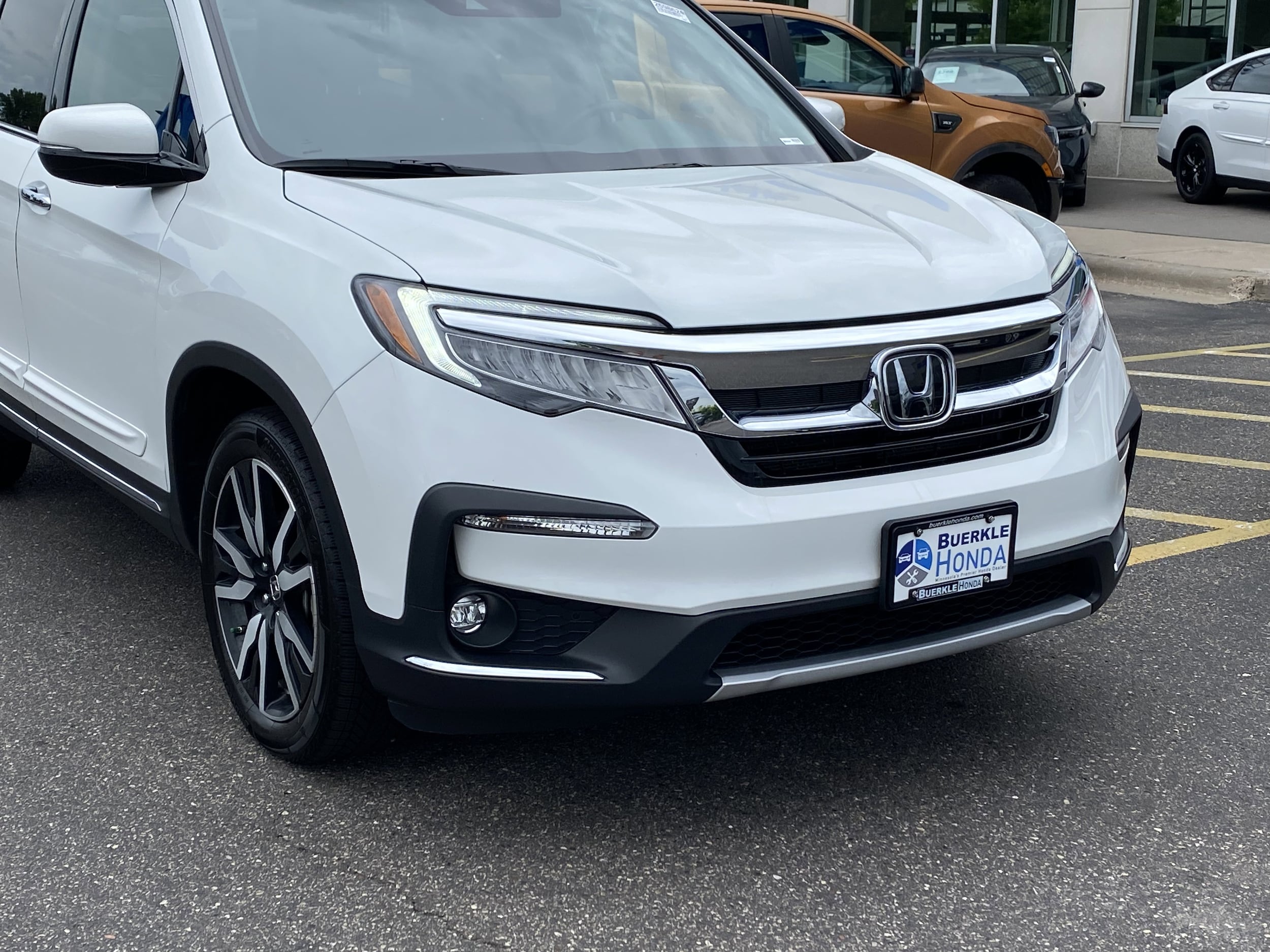 Certified 2022 Honda Pilot Touring with VIN 5FNYF6H68NB005114 for sale in Saint Paul, Minnesota