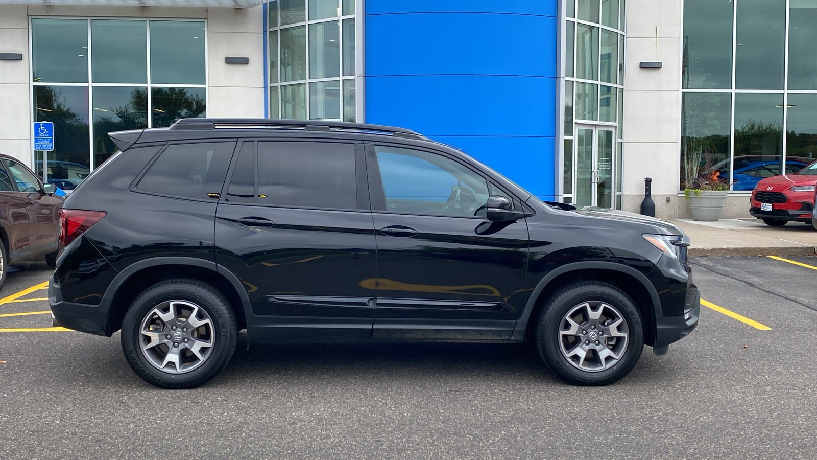 2022 Honda Passport TrailSport photo 2
