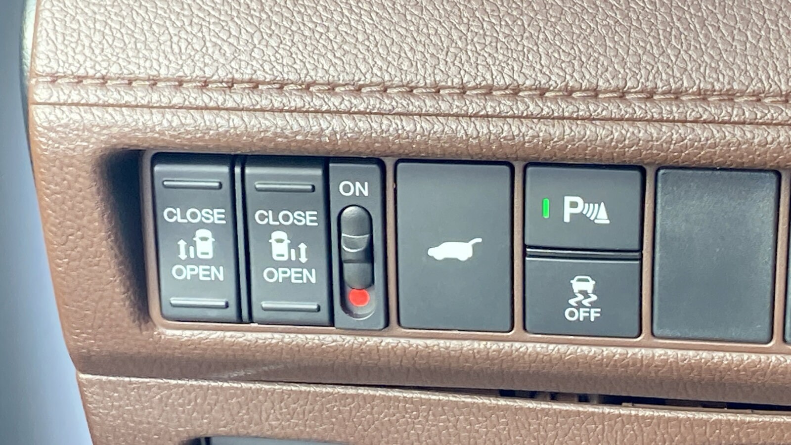 2025 Honda Odyssey Elite - Photo 30
