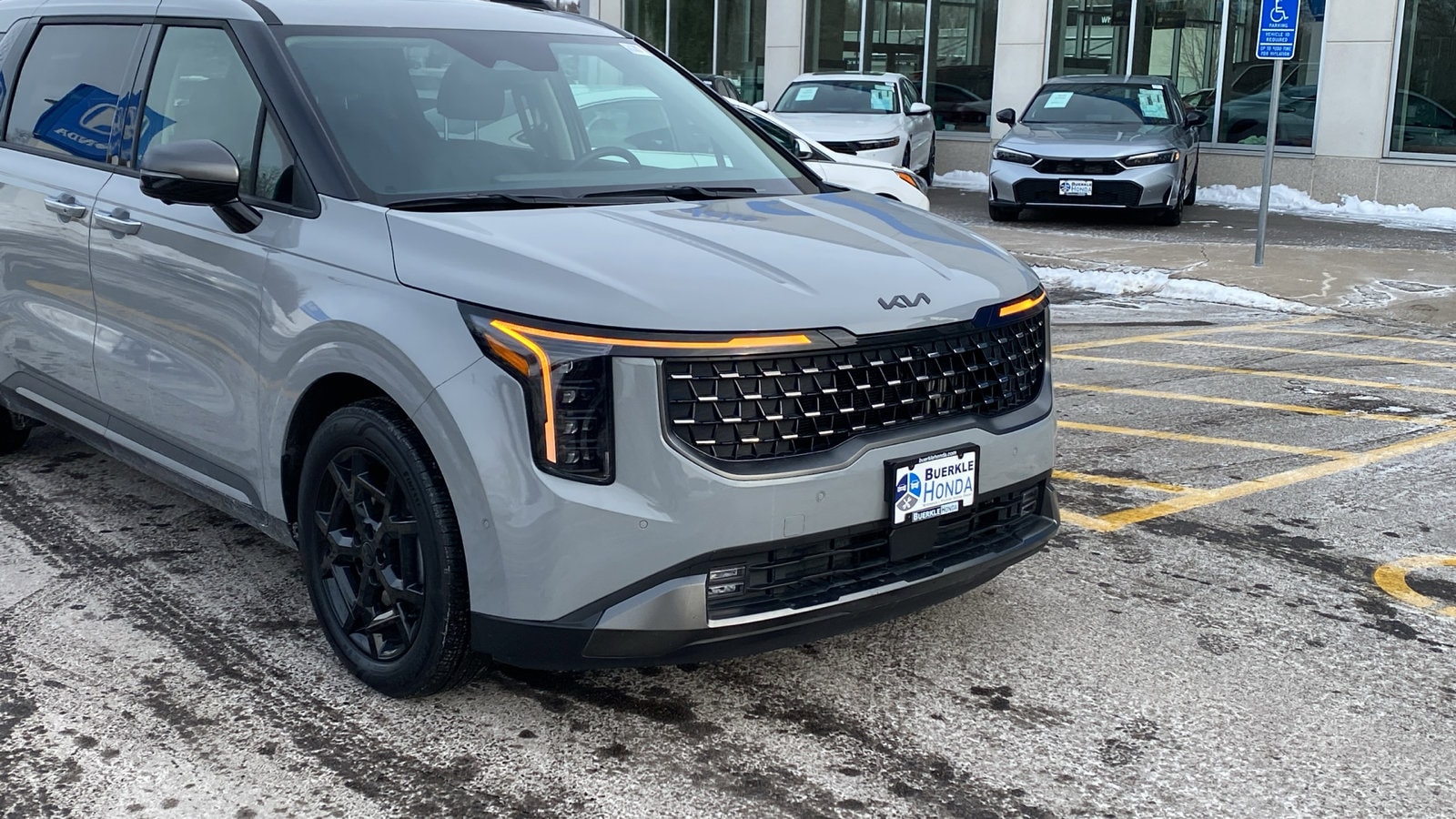 Used 2025 Kia Carnival SX Prestige with VIN KNDNE5KA5S6082205 for sale in Saint Paul, Minnesota