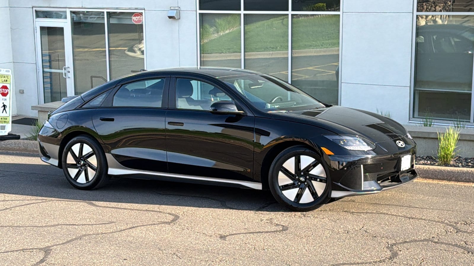 2024 Hyundai Ioniq 6 SE RWD's photo
