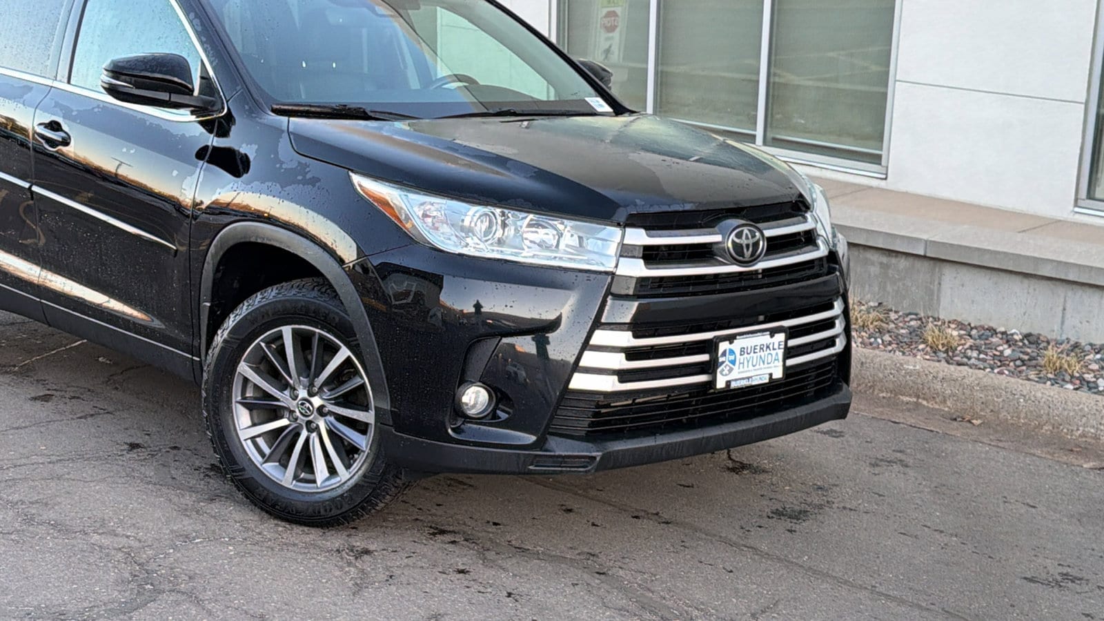 Used 2019 Toyota Highlander XLE with VIN 5TDJZRFH4KS597200 for sale in Saint Paul, Minnesota