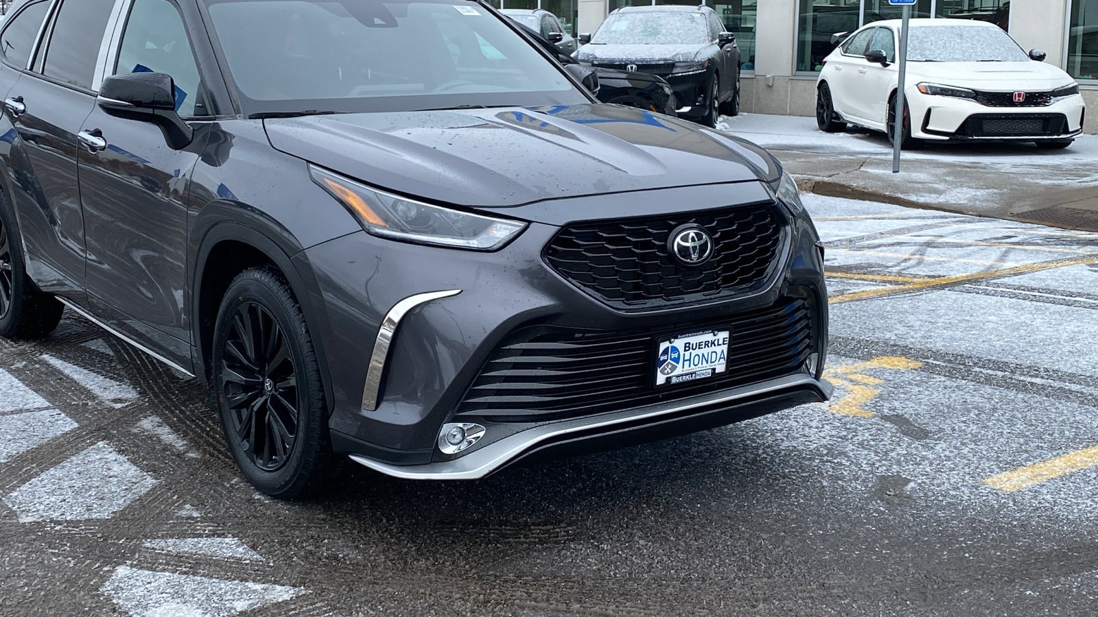 Used 2023 Toyota Highlander XSE with VIN 5TDKDRBH7PS511524 for sale in Saint Paul, Minnesota