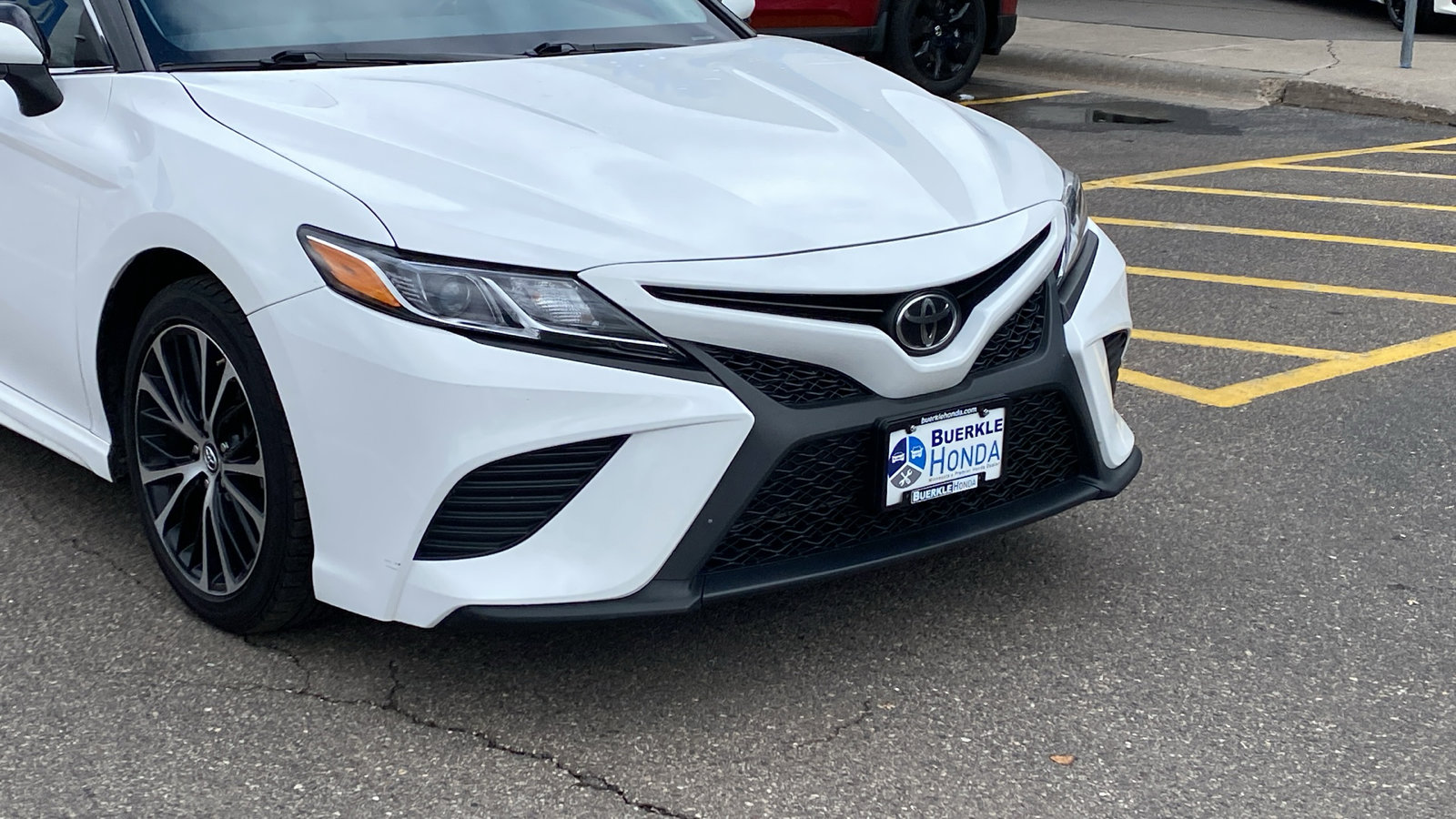 Used 2018 Toyota Camry SE with VIN 4T1B11HK3JU546489 for sale in Saint Paul, Minnesota