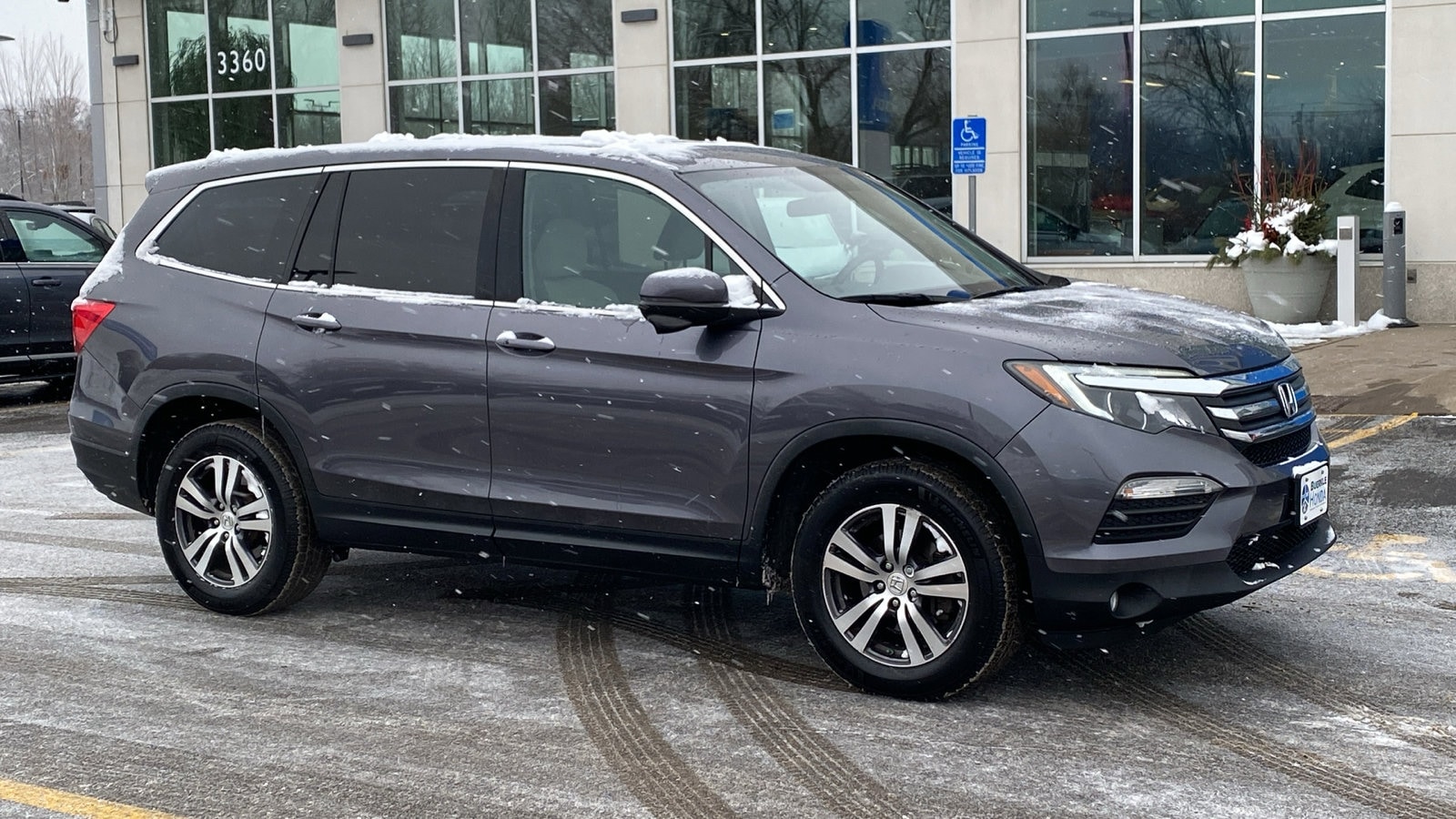 2017 Honda Pilot EX's photo