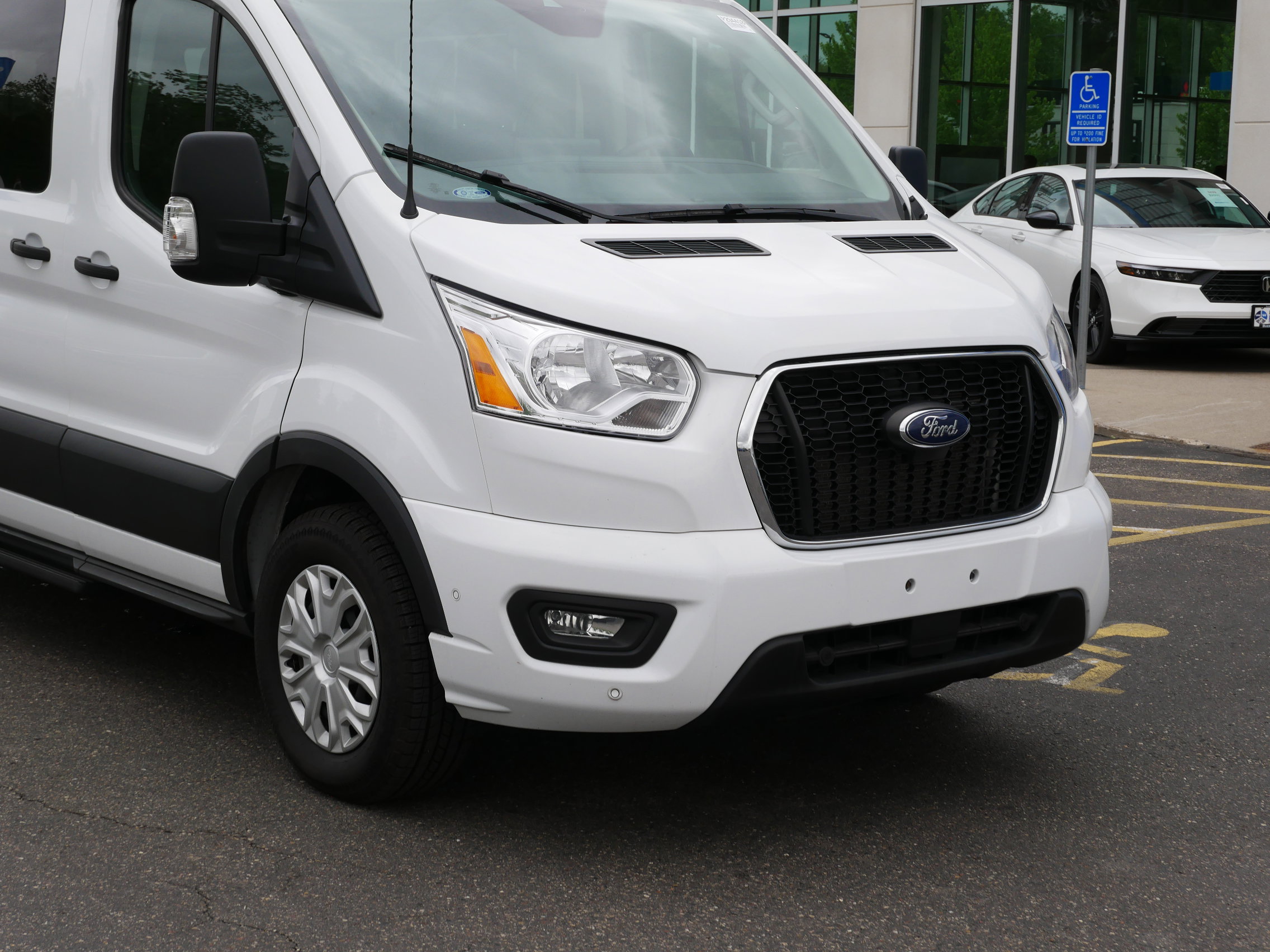 Used 2022 Ford Transit Passenger Van XLT with VIN 1FBAX2Y82NKA62568 for sale in Saint Paul, Minnesota