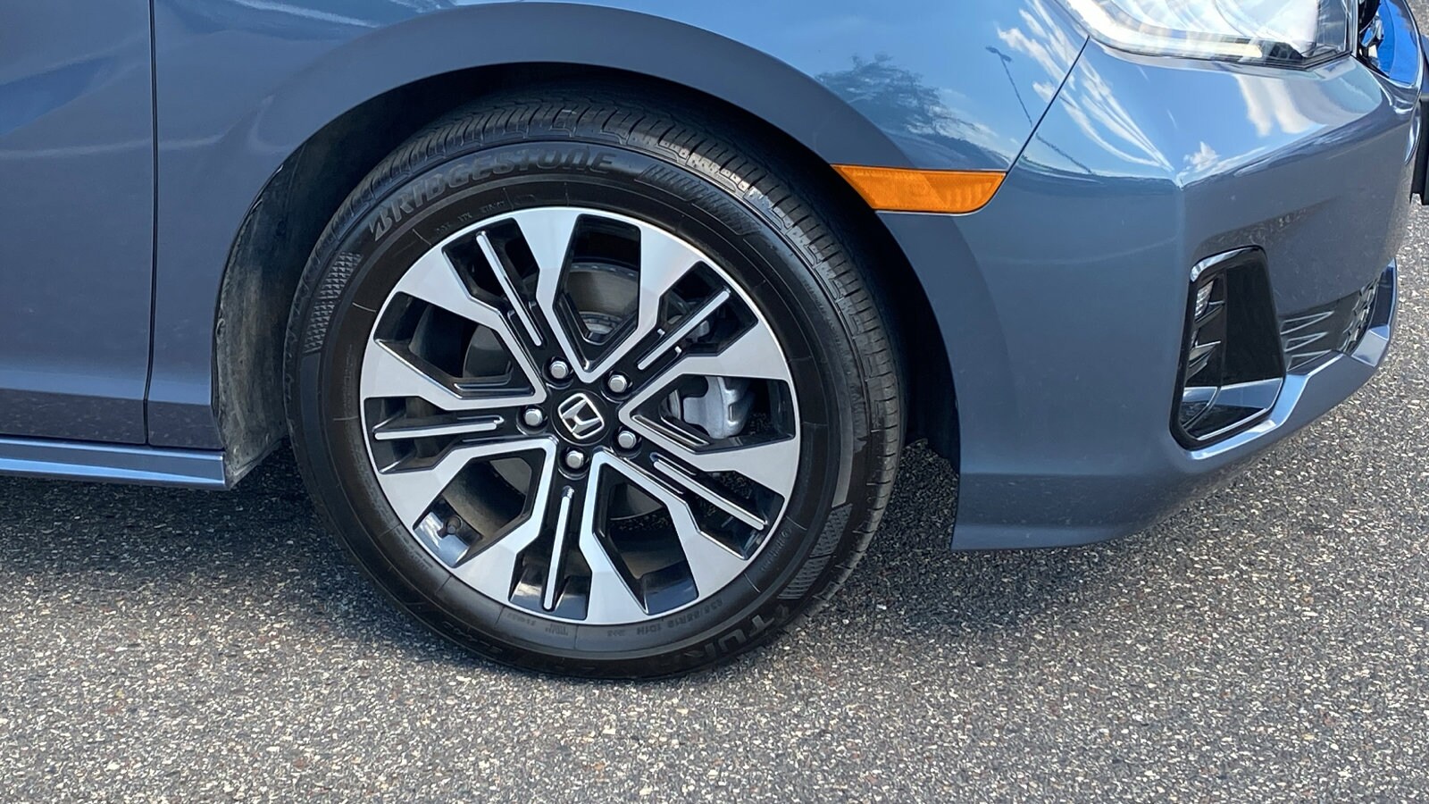 2025 Honda Odyssey Elite photo 3
