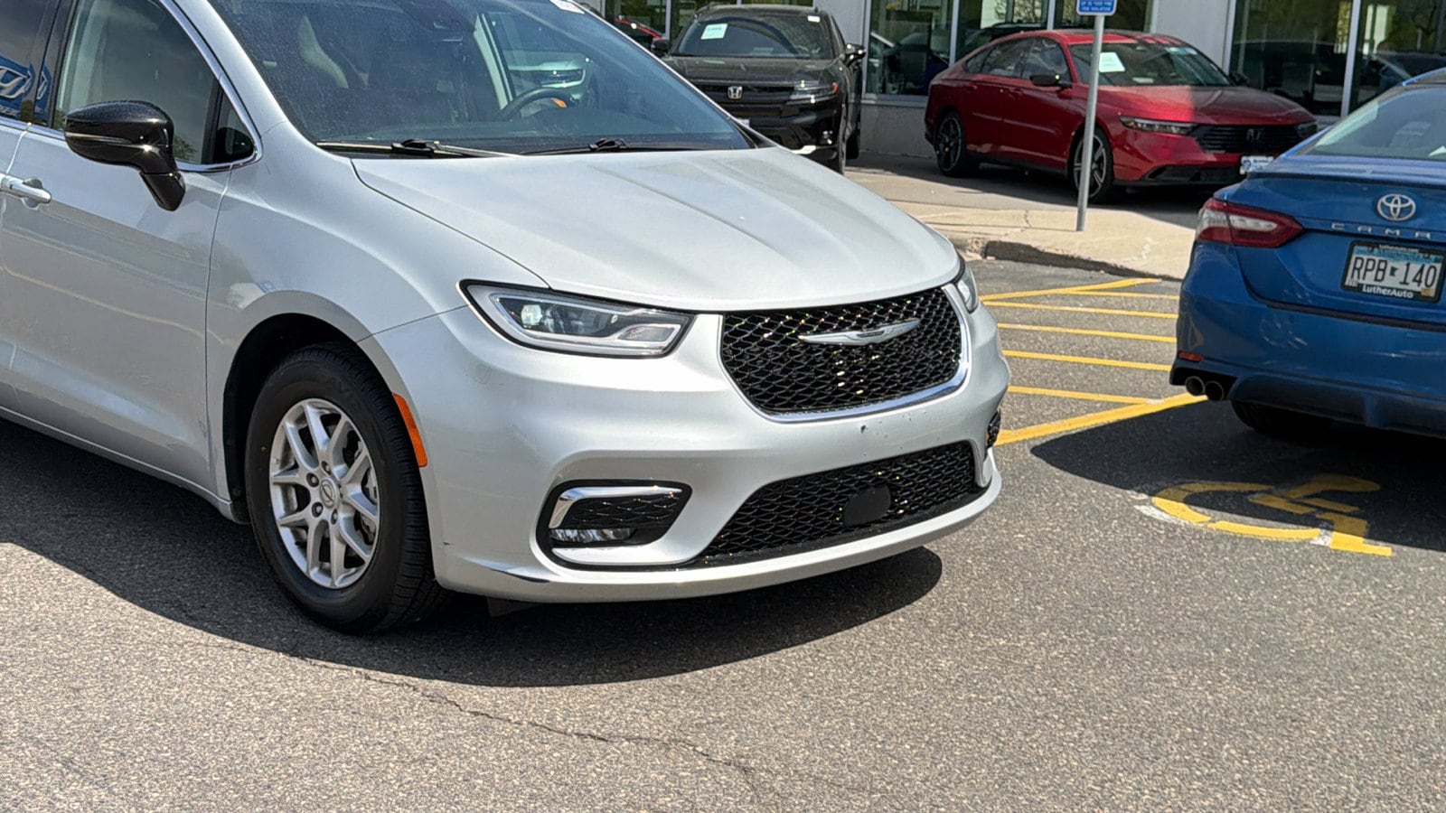 Used 2024 Chrysler Pacifica Touring L with VIN 2C4RC1BG5RR123584 for sale in Saint Paul, Minnesota