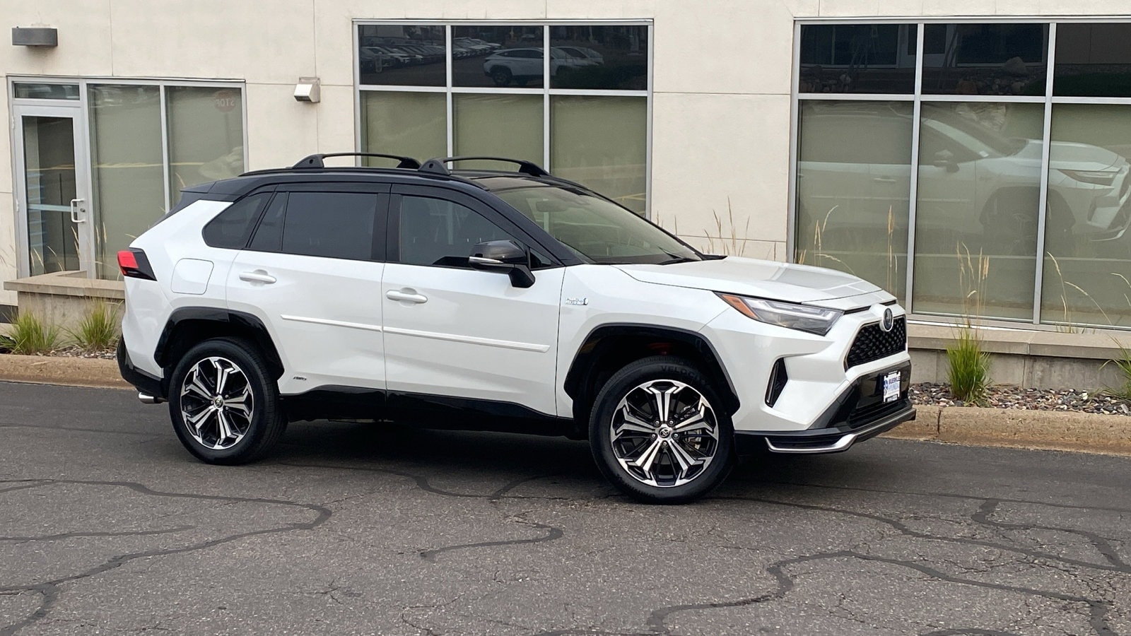 2023 Toyota RAV4 XSE's photo