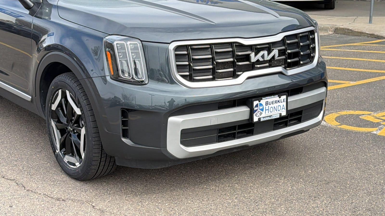 Used 2023 Kia Telluride S with VIN 5XYP6DGCXPG372048 for sale in Saint Paul, Minnesota